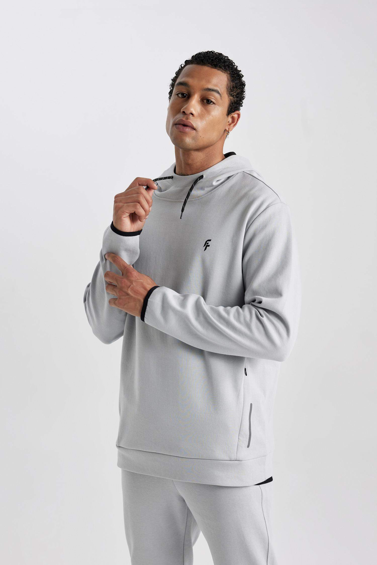 Standart Fit Kapüşonlu Baskılı Cepli Sporcu Sweatshirt