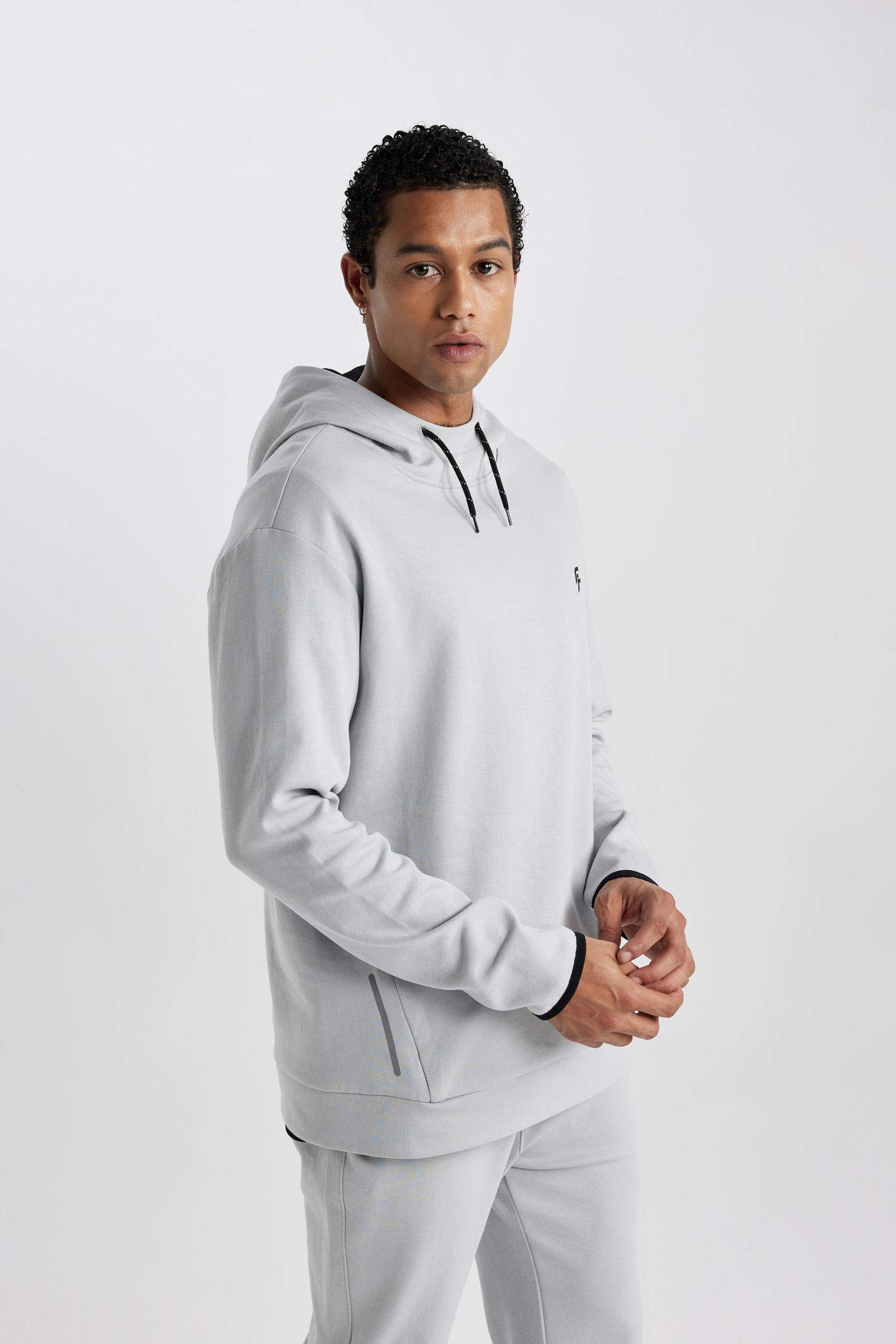 Standart Fit Kapüşonlu Baskılı Cepli Sporcu Sweatshirt