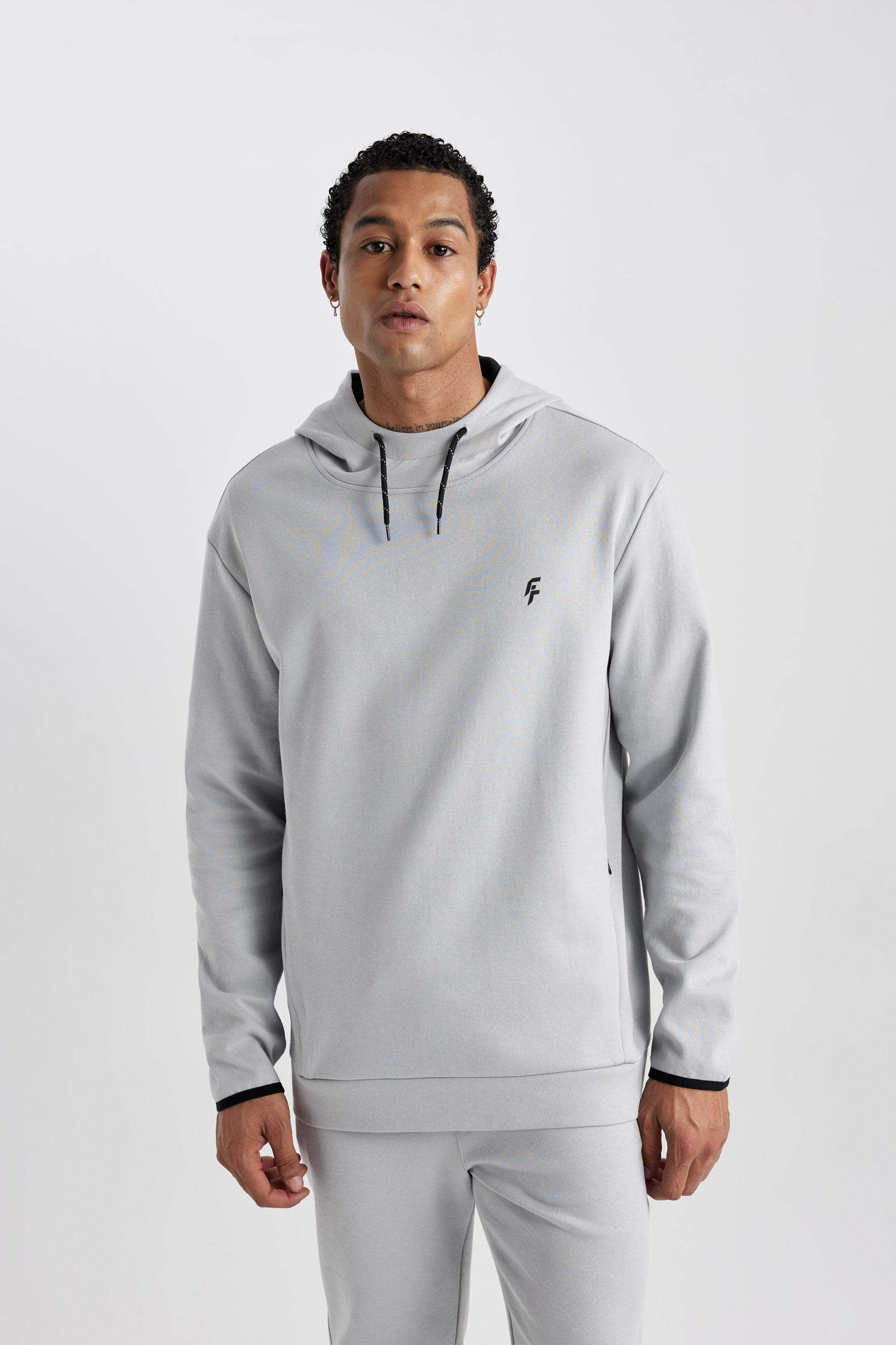 Standart Fit Kapüşonlu Baskılı Cepli Sporcu Sweatshirt