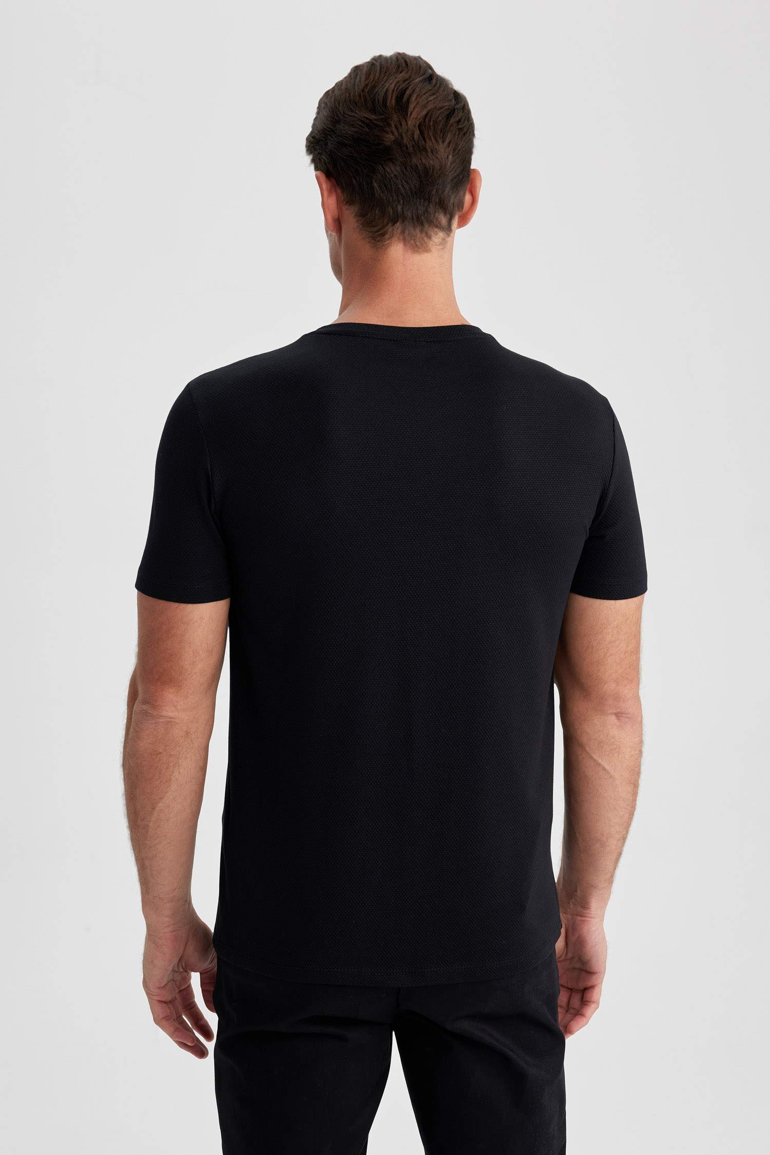 تي شيرت نص كم سليم فيت بياقة مستديرة