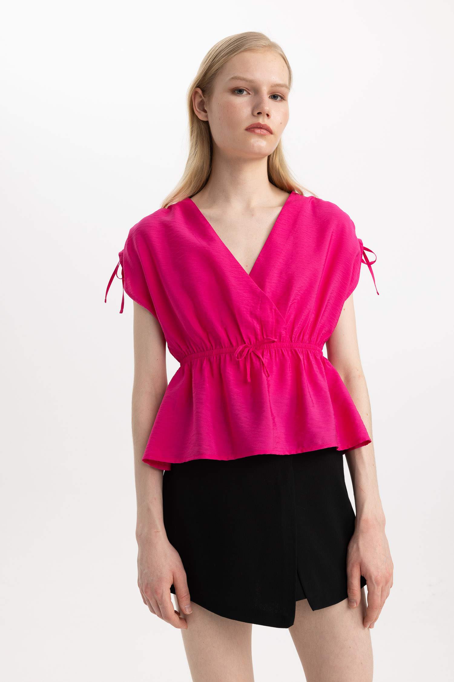 ұзын бұлшықет пішімі қайырылатын Қысқа жеңді Блуза