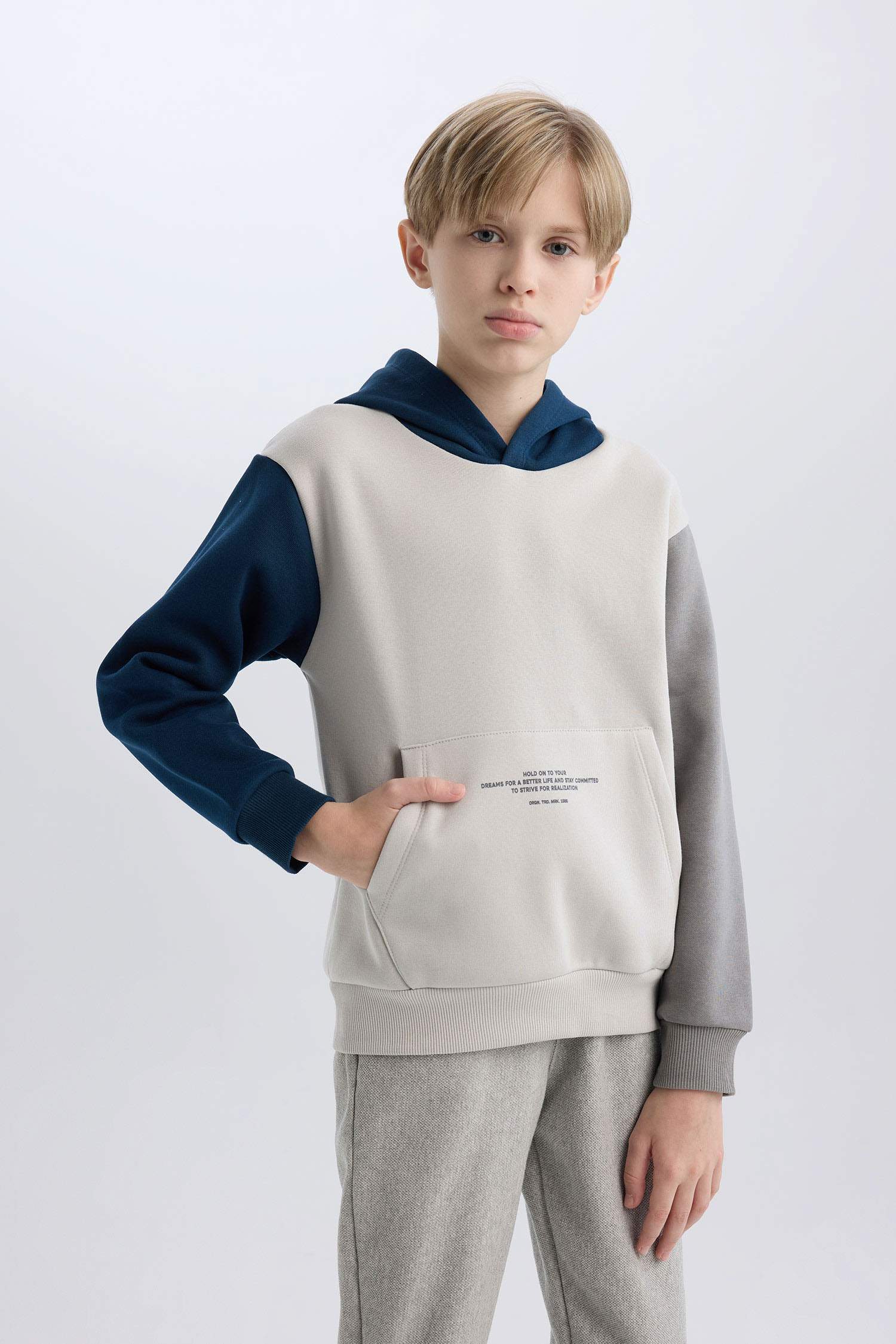 Erkek Çocuk Kapüşonlu Cep Baskılı Sweatshirt