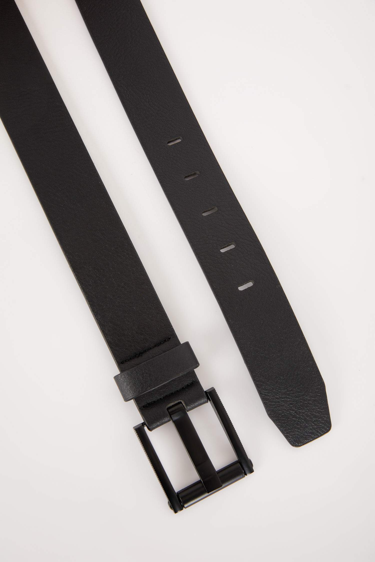 حزام جلد صناعي بمشبك مستطيل