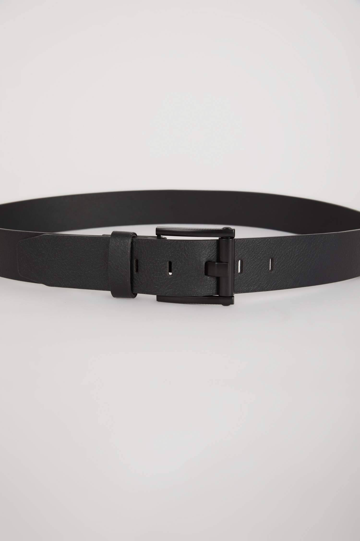 حزام جلد صناعي بمشبك مستطيل