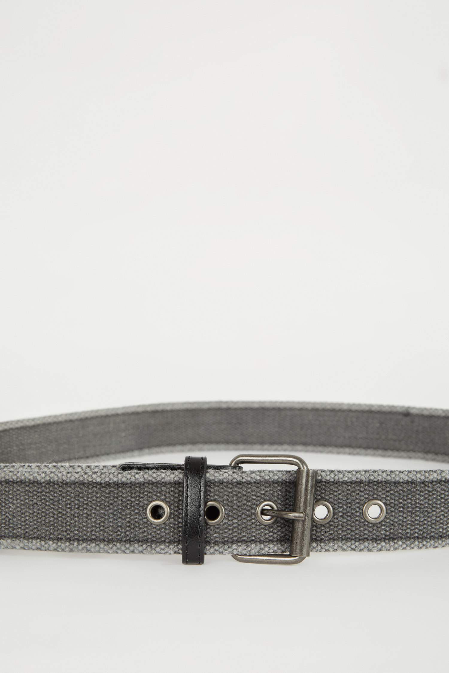 حزام بمشبك مربع