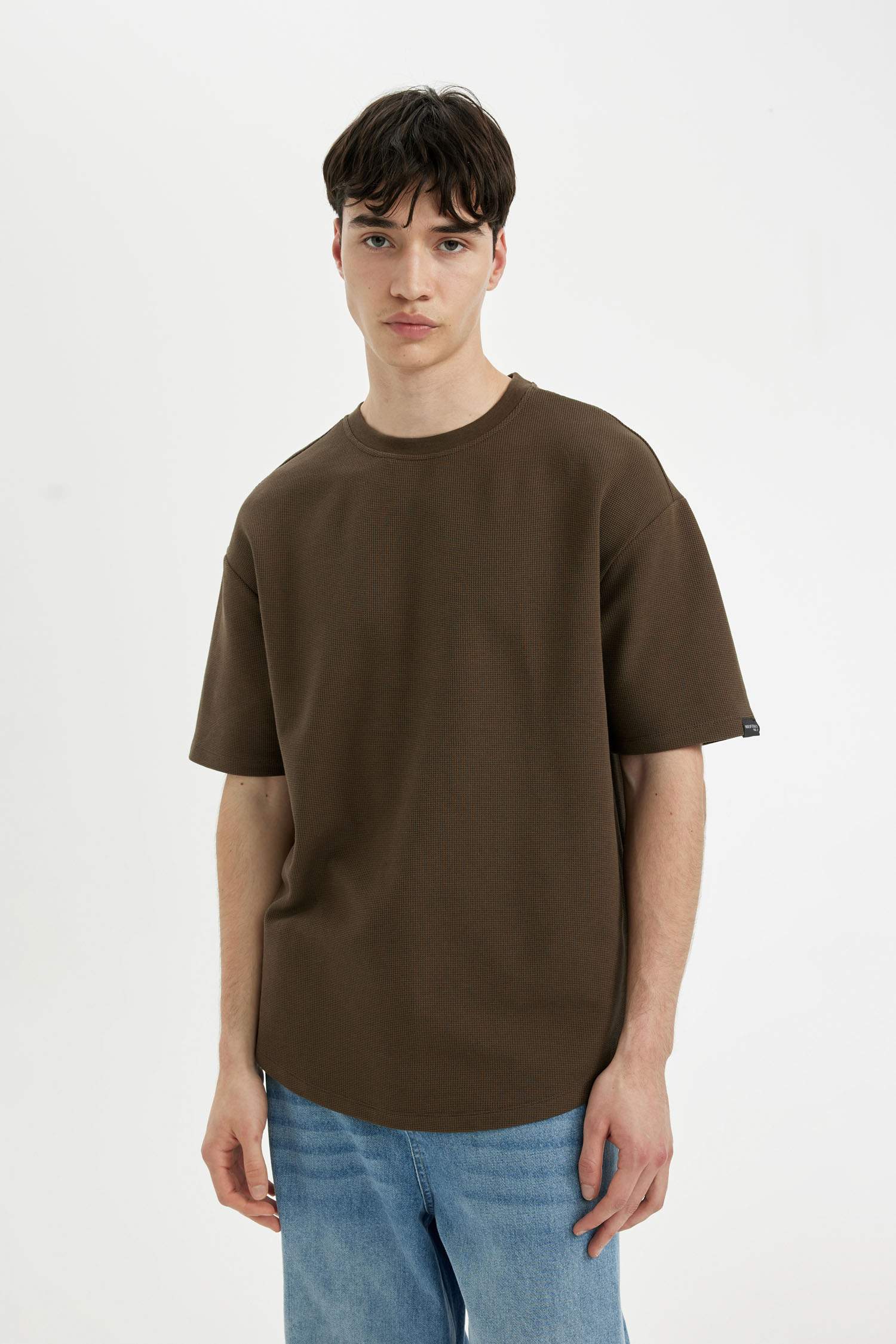 تيشيرت بيزك نص كم وافل بقصة مريحة