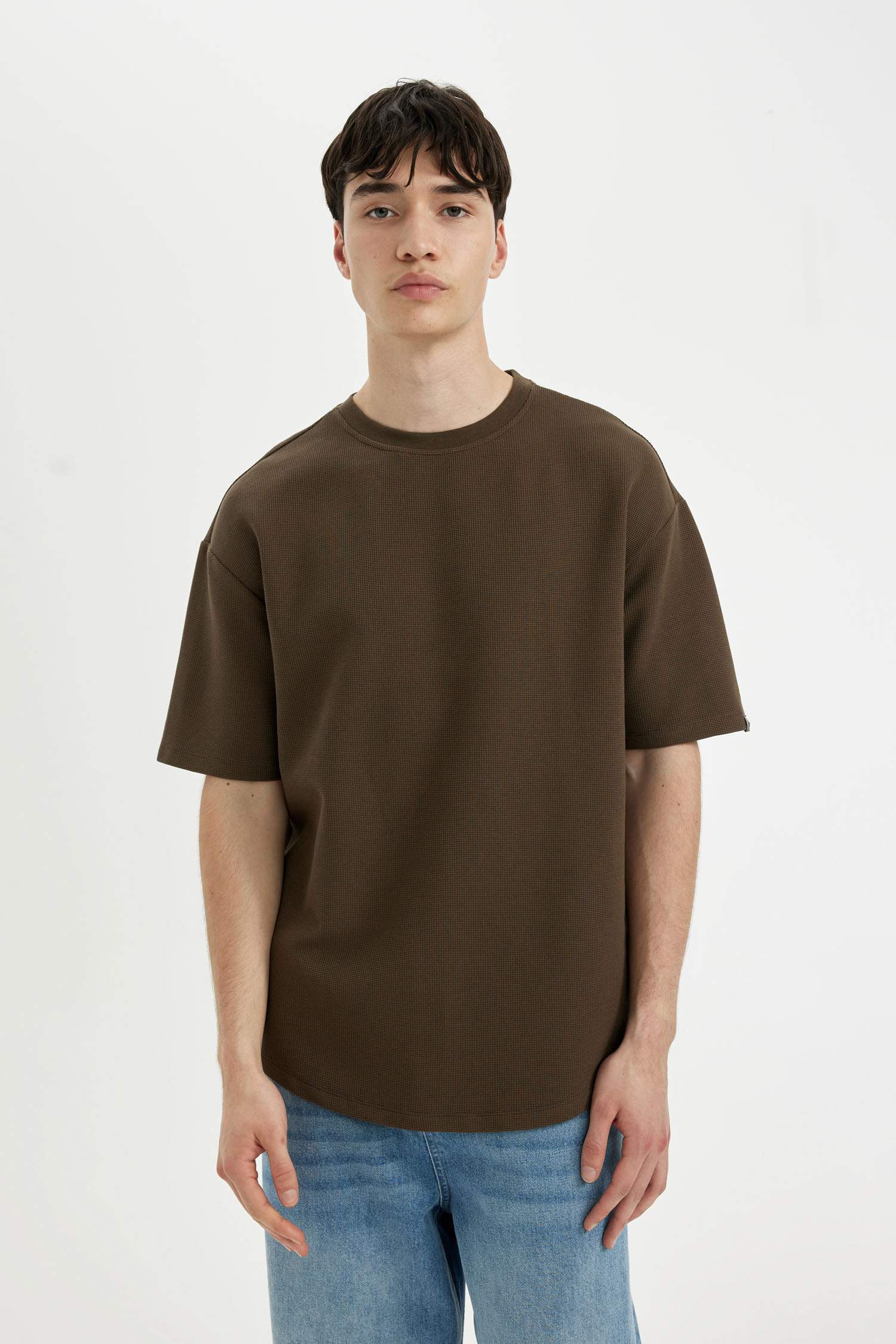 تيشيرت بيزك نص كم وافل بقصة مريحة