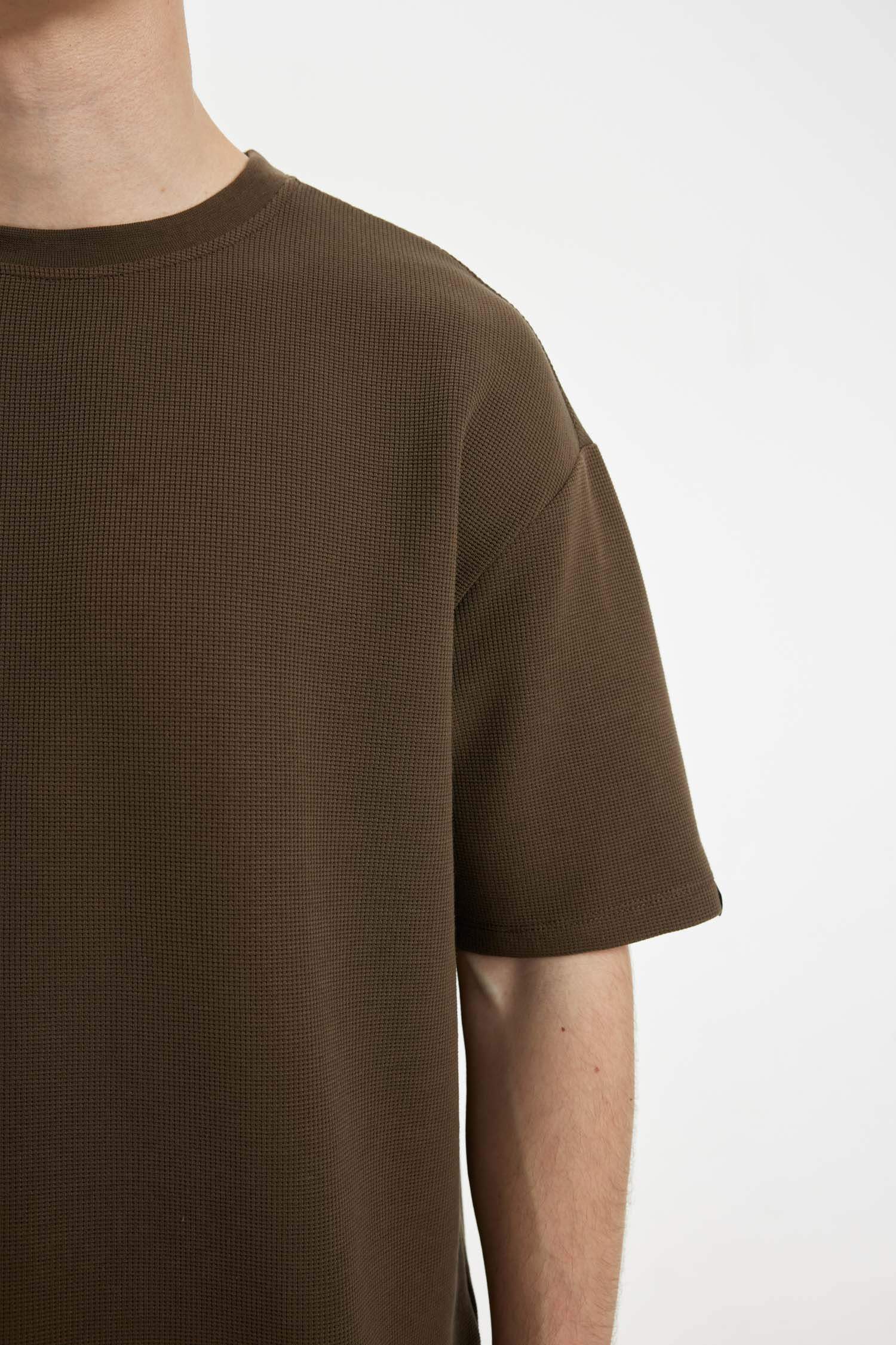 تيشيرت بيزك نص كم وافل بقصة مريحة