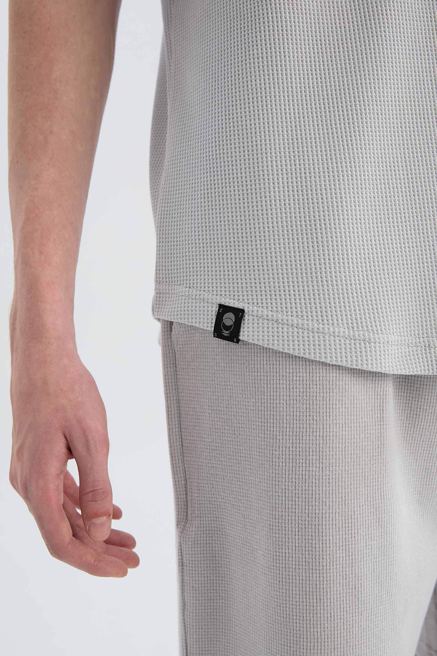 Футболка квадратного кроя с круглым вырезом и узором