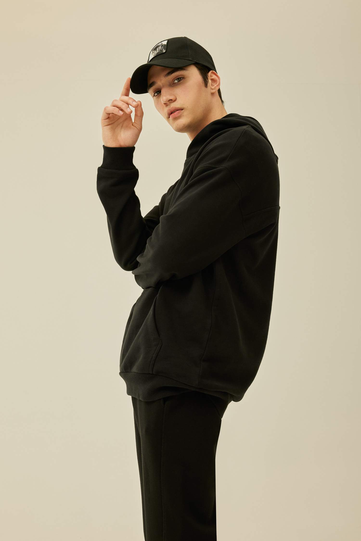 Comfort Regular Fit Rahat Kalıp Kapüşonlu Kanguru Cepli Basic Düz Sweatshirt