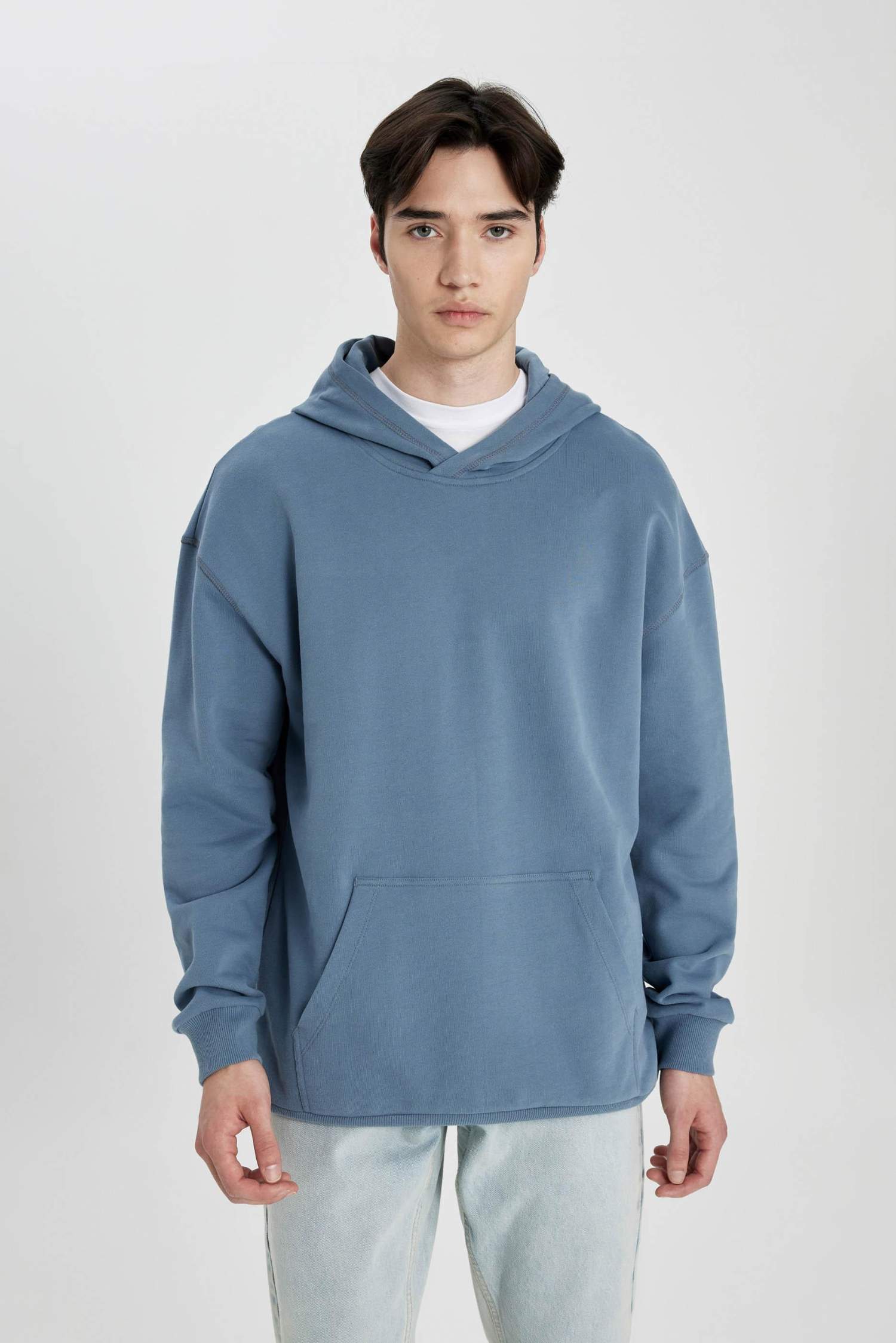 Comfort Fit Hooded Basic Sweatshirt