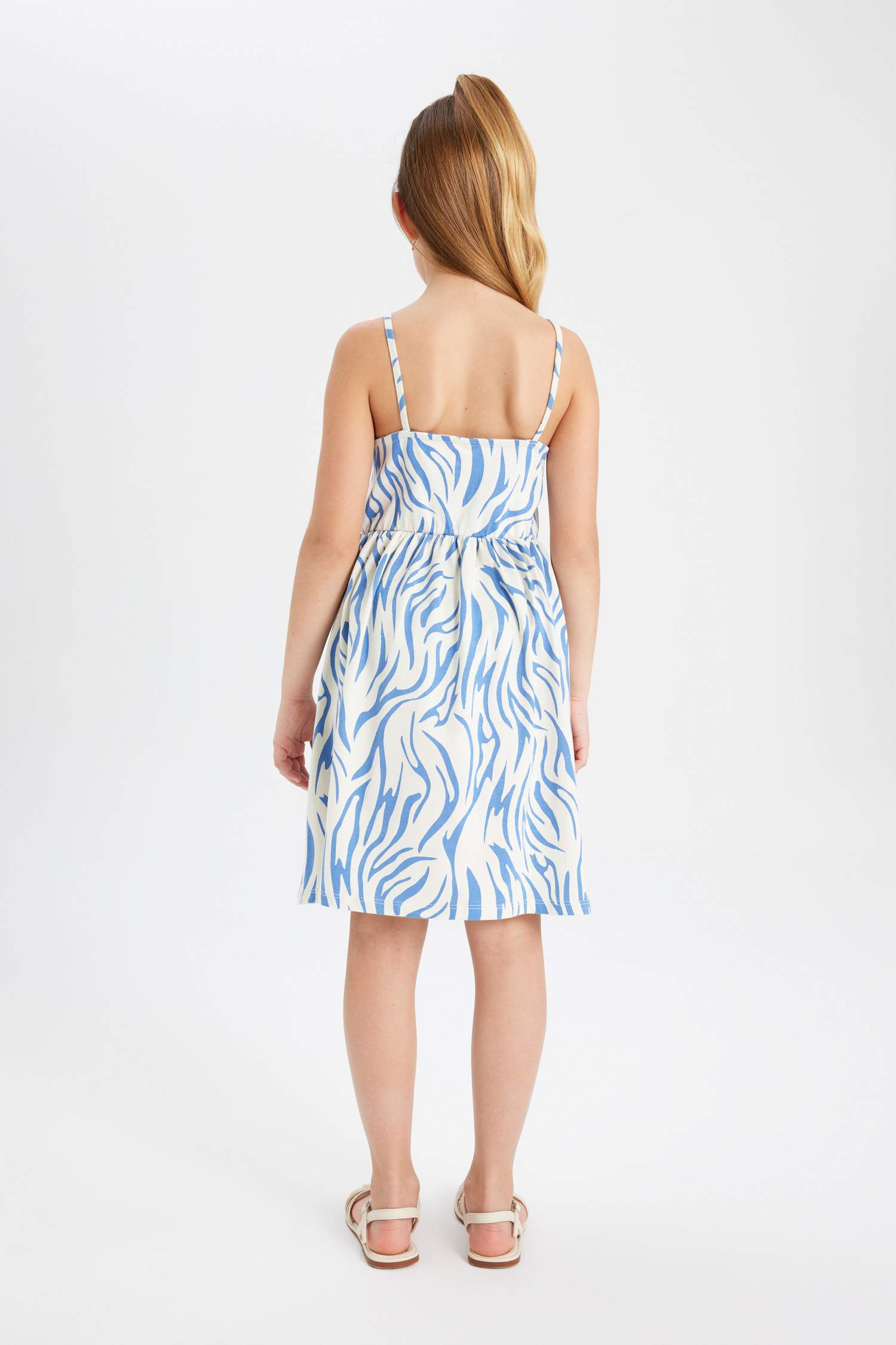 فستان منقوش قصة عادية بحمالات