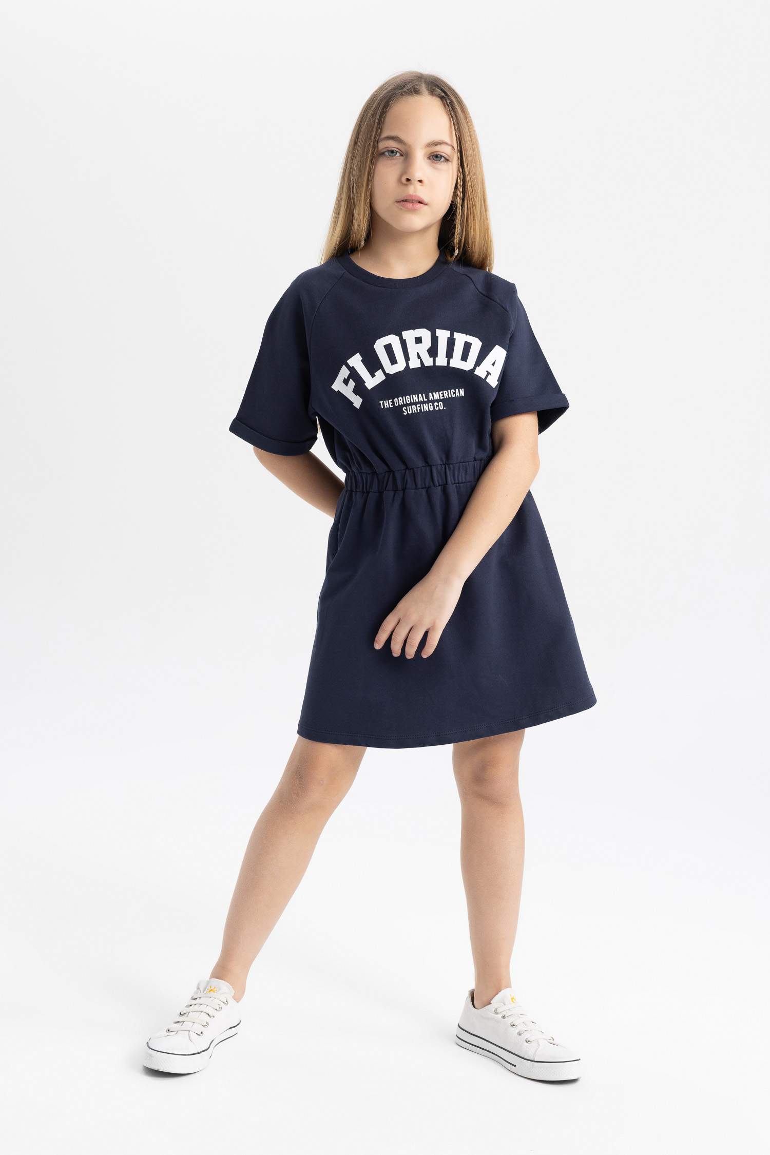 فستان بناتي نص ردن قماش رقيق قصة عادية