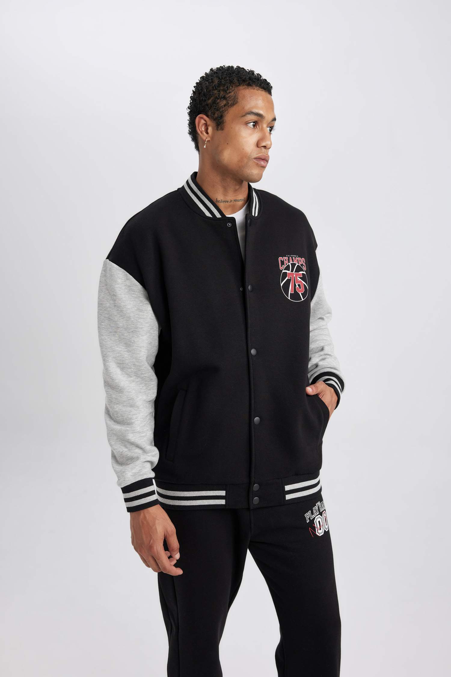 جاكيت بومبر قماش سميك اوفر سايز من DeFactoFit