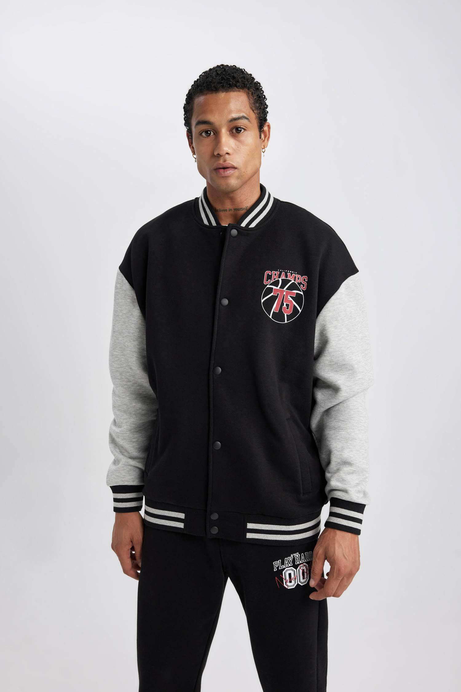 جاكيت بومبر قماش سميك اوفر سايز من DeFactoFit