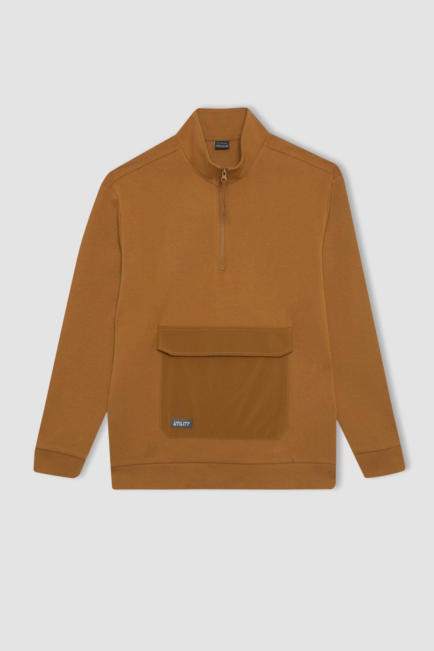 Standart Fit Dik Yaka Fermuarlı Cepli Sporcu Sweatshirt