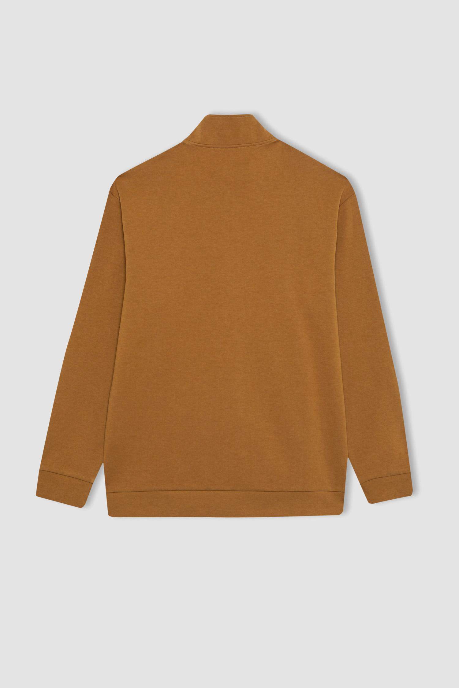 Standart Fit Dik Yaka Fermuarlı Cepli Sporcu Sweatshirt