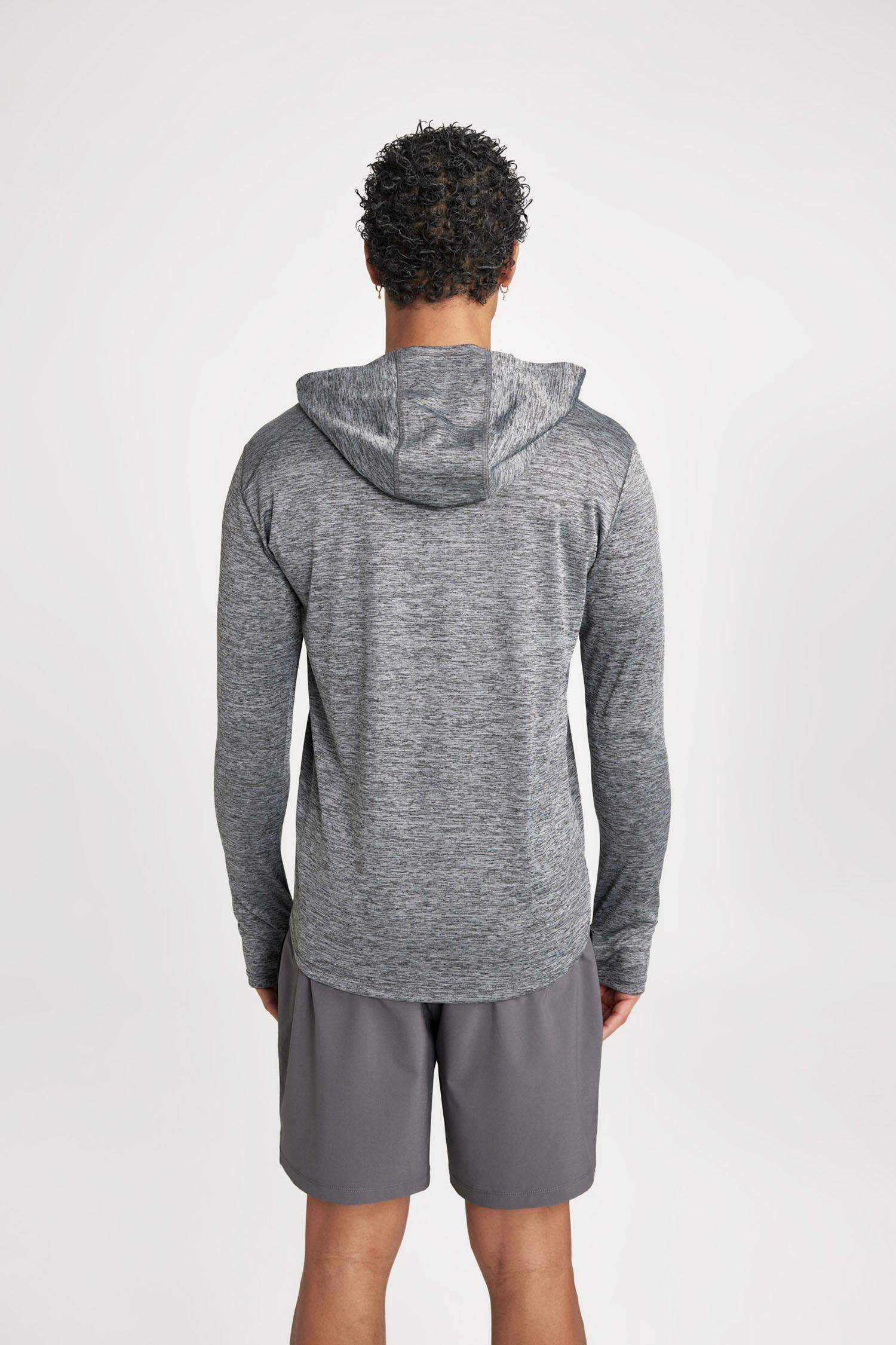 سويت شيرت رياضي سليم فيت بكابيشون من DeFactoFit