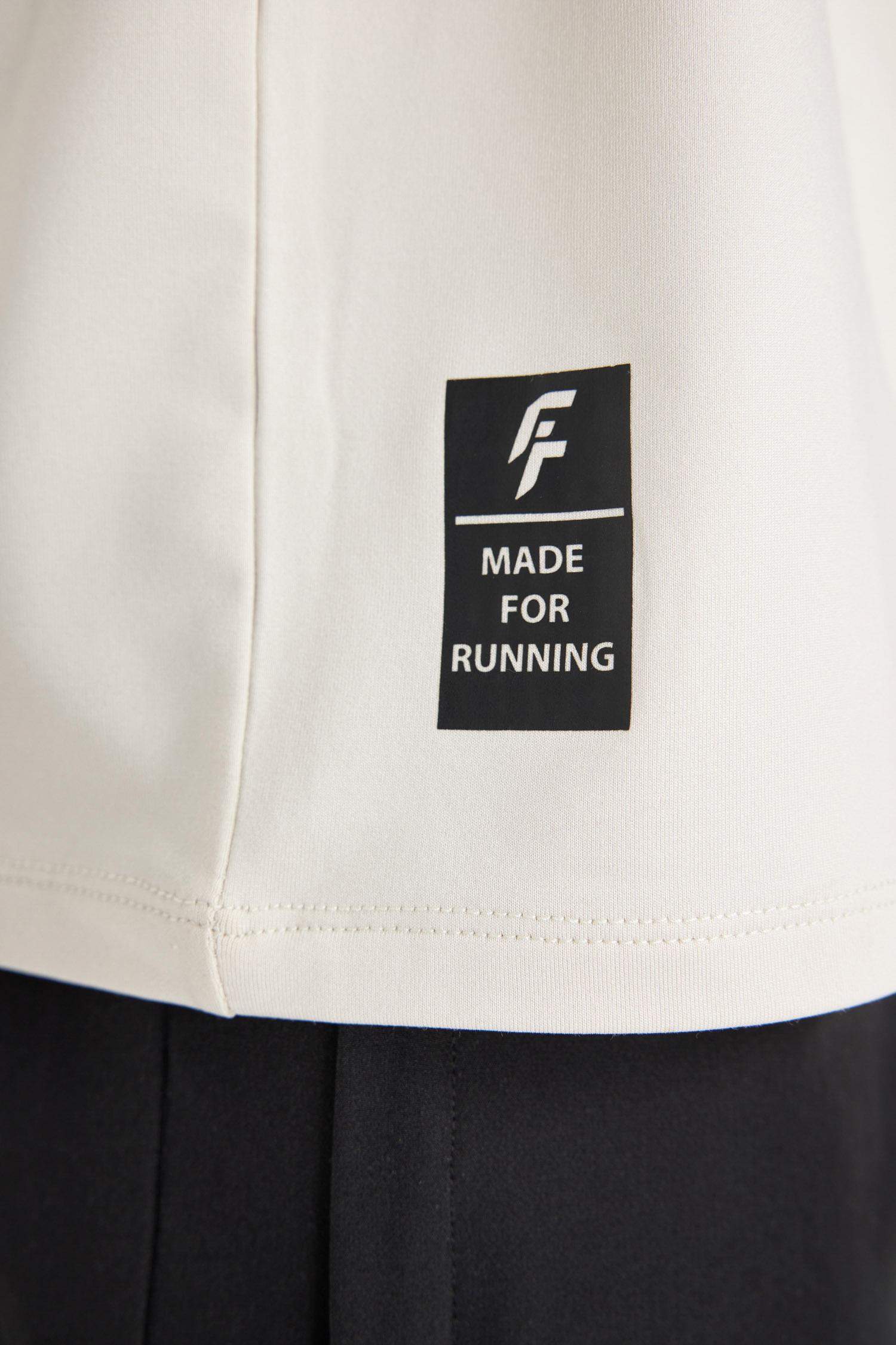 تى شيرت نص كم محبوك قصة عادية