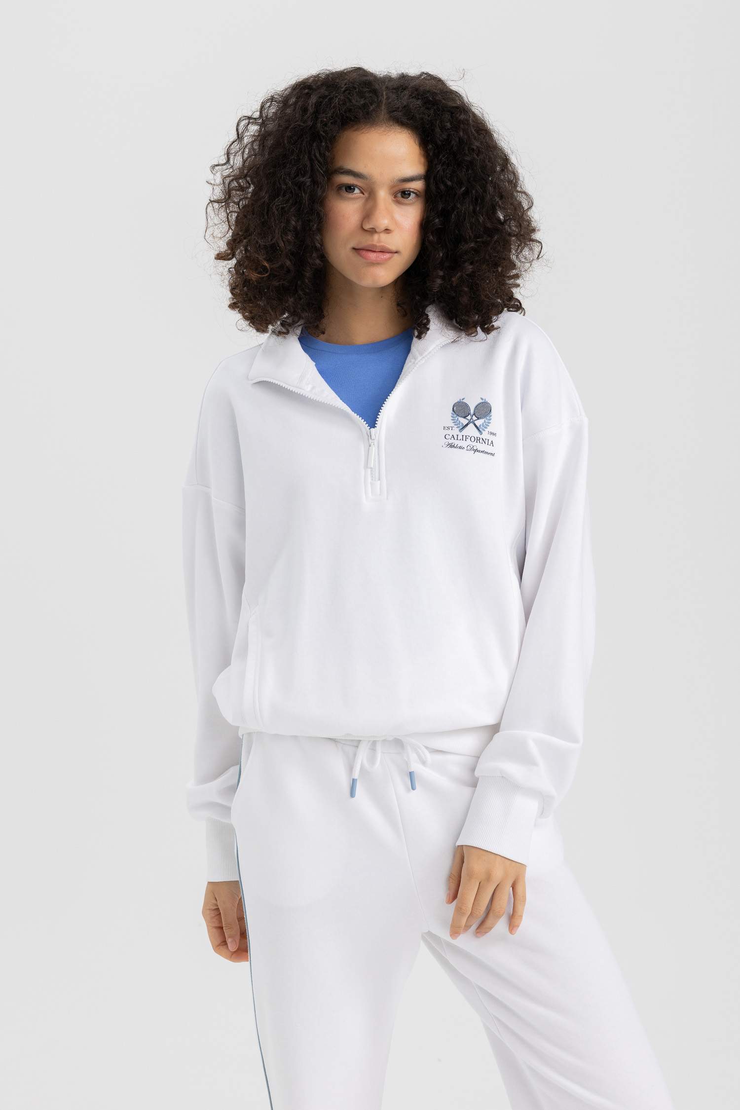 سويت شيرت رياضي اوفر سايز بياخة عالية من DeFactoFit