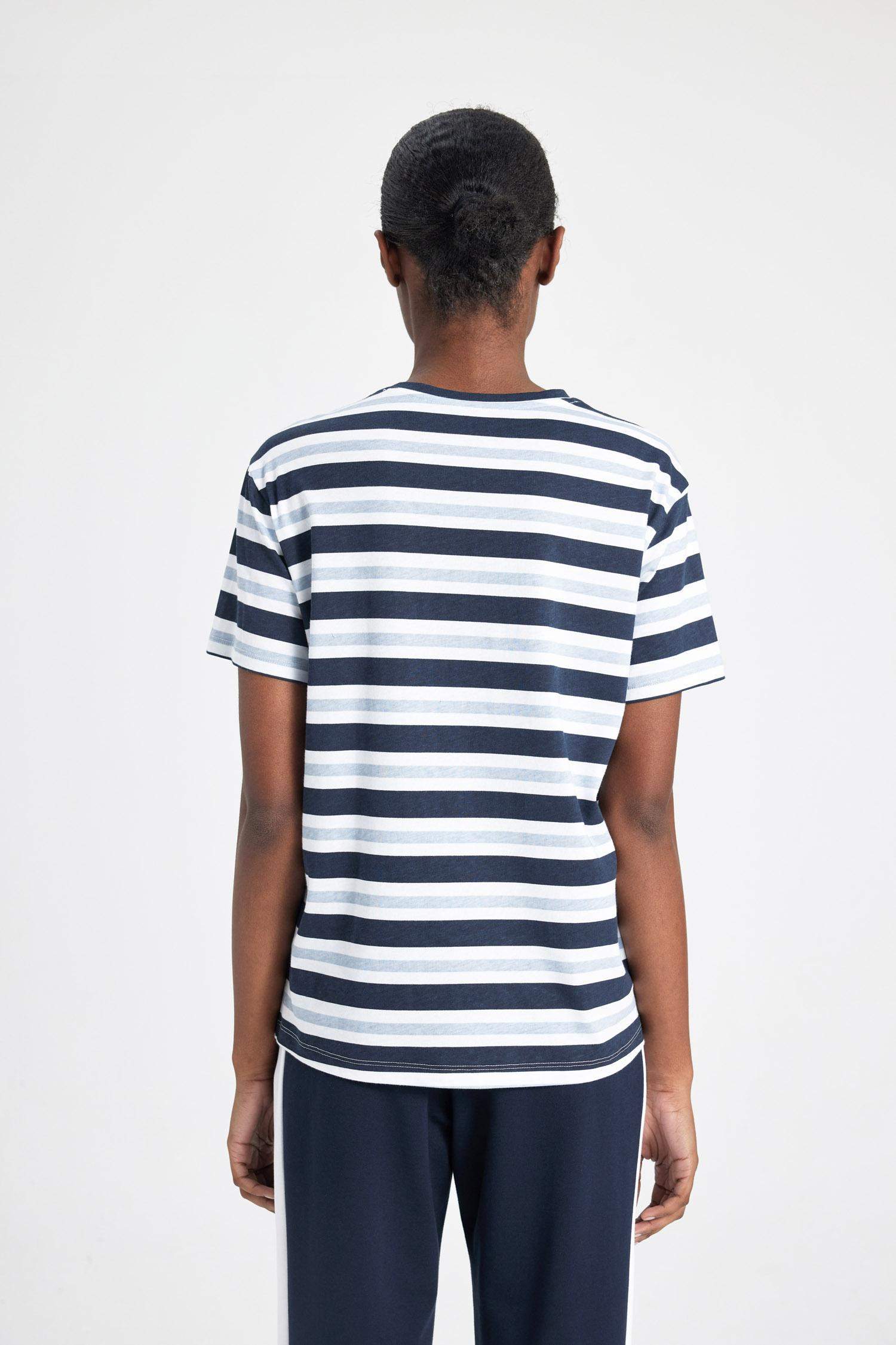 T-Shirt de Sport Coupe Standard Rayé à Col Montant de DeFactofit