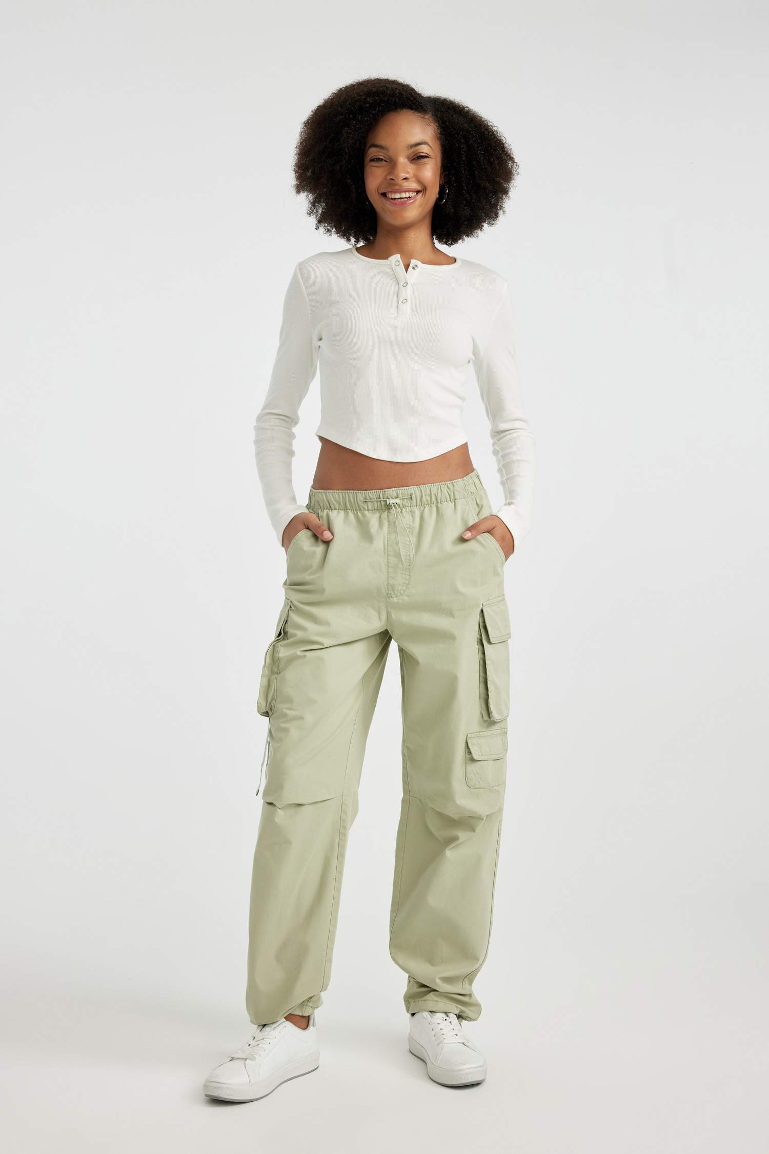 Брюки карго с высокой талией из габардина