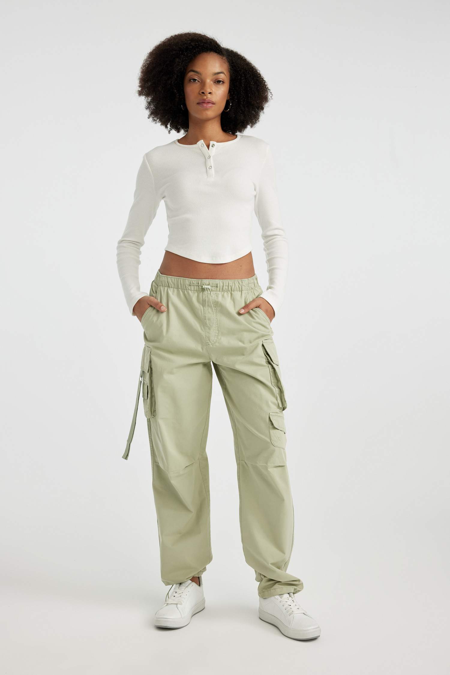 Брюки карго с высокой талией из габардина