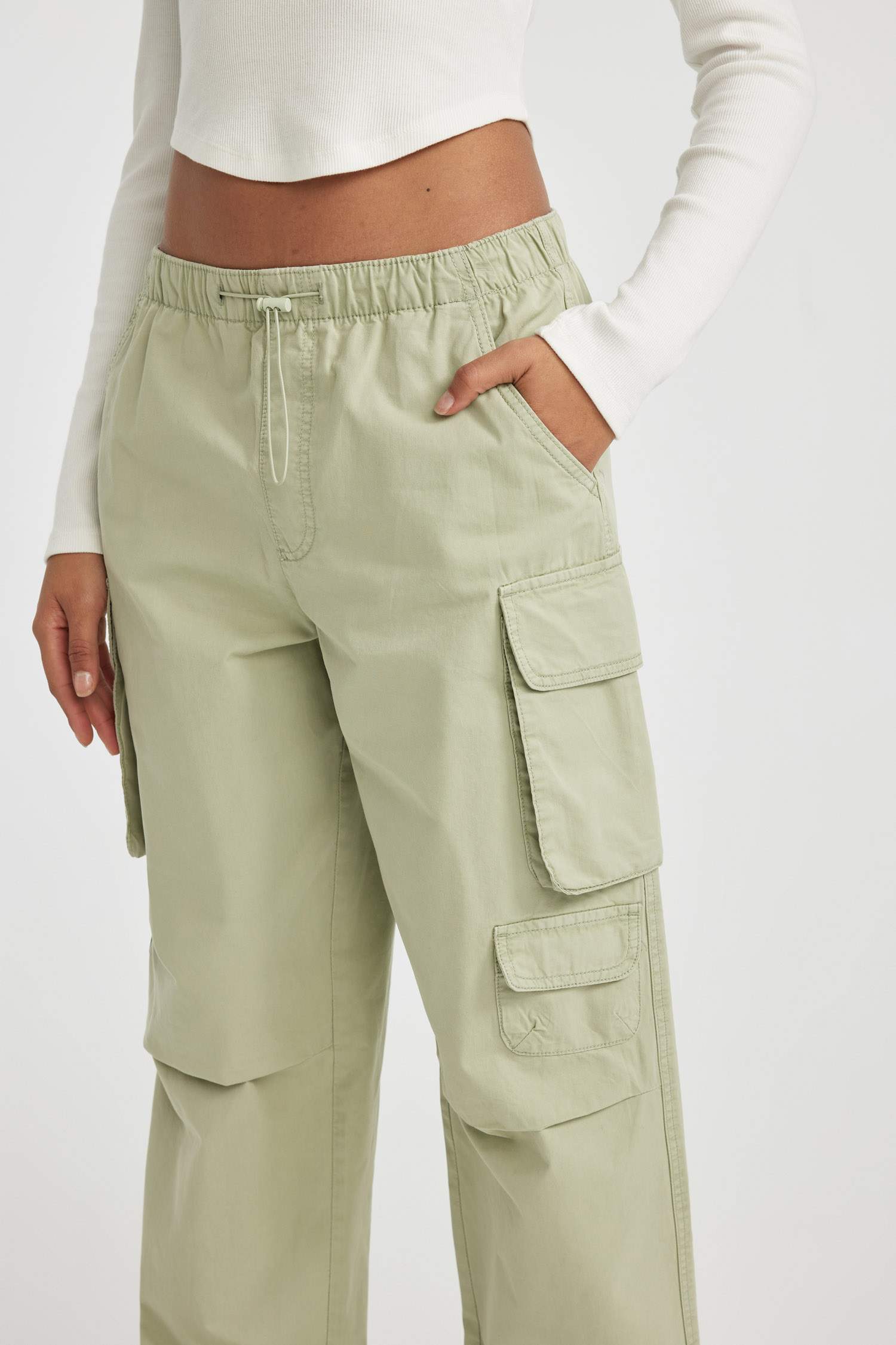 Брюки карго с высокой талией из габардина