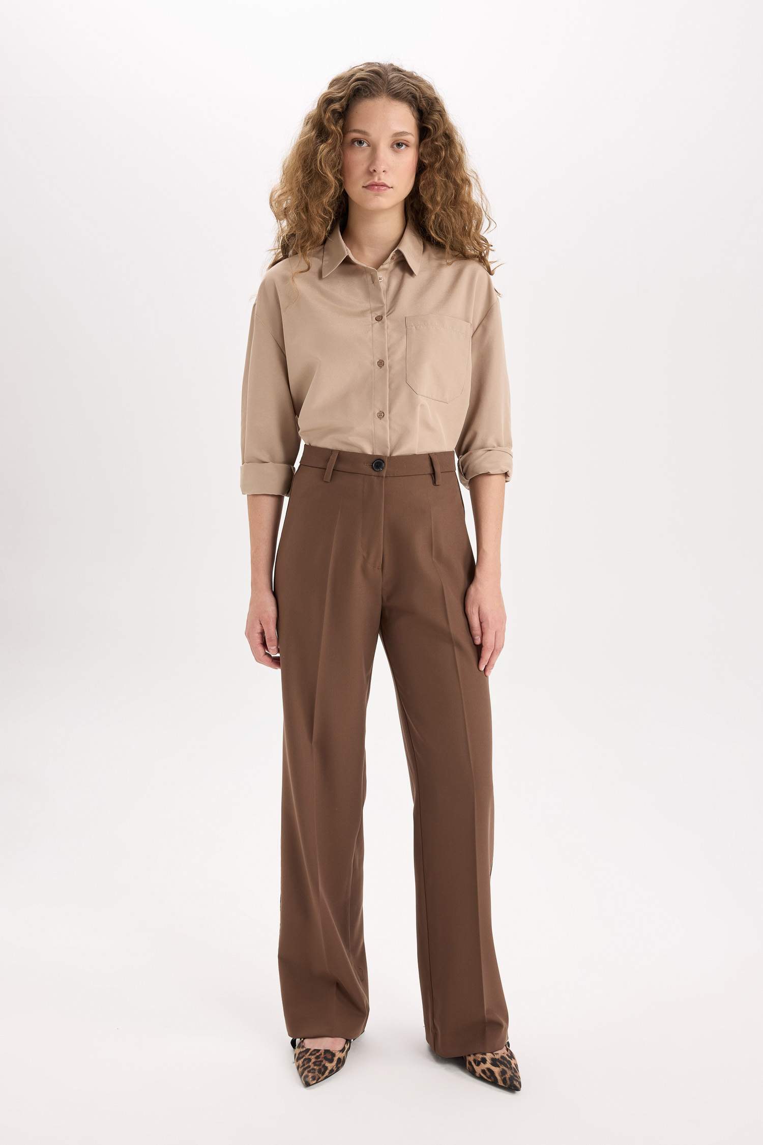 Брюки с высокой талией и широкими штанинами