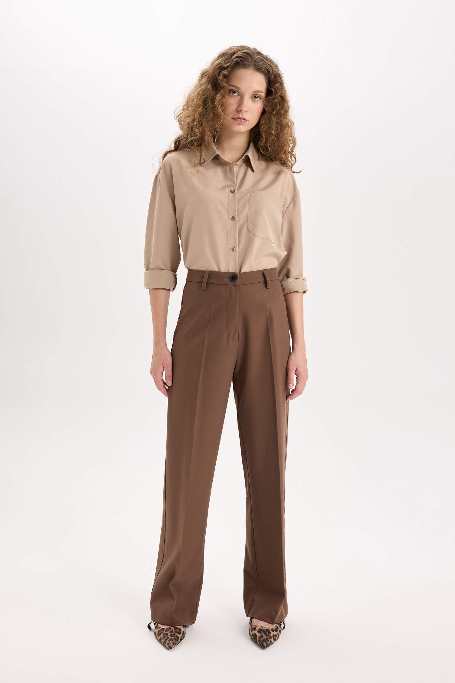 Брюки с высокой талией и широкими штанинами