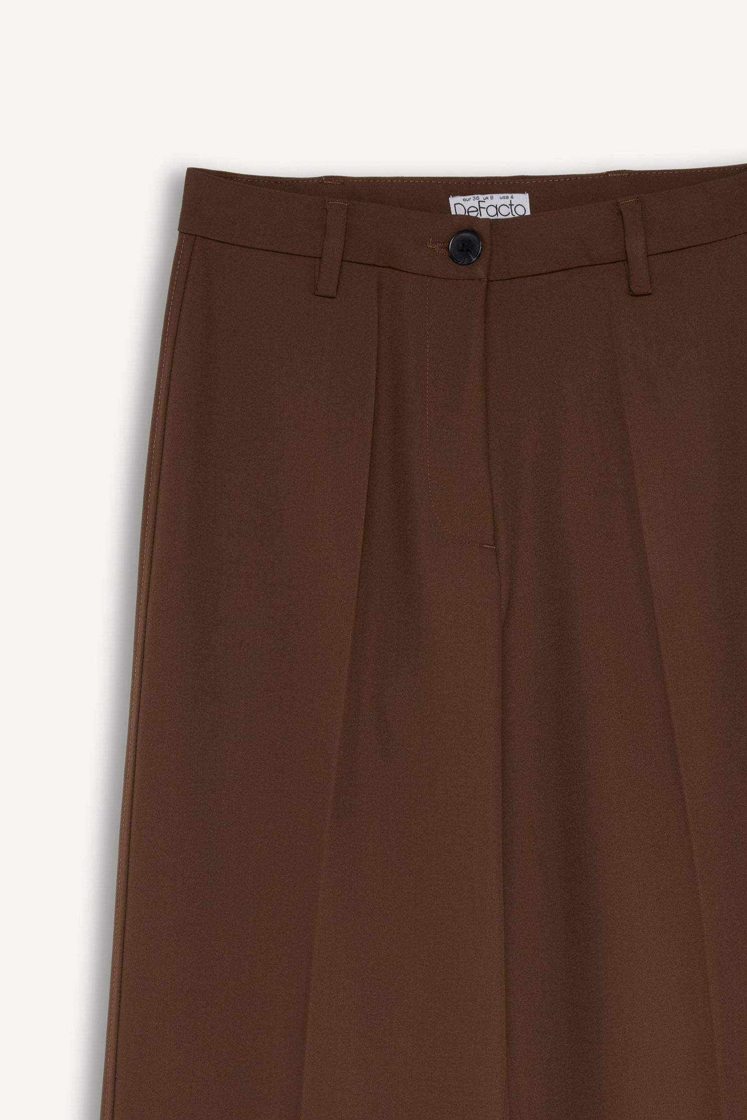 Брюки с высокой талией и широкими штанинами