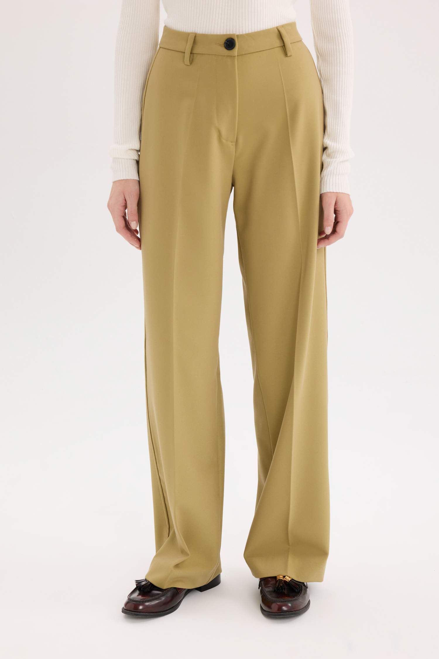 Стандартные брюки с высокой талией и широкими штанинами