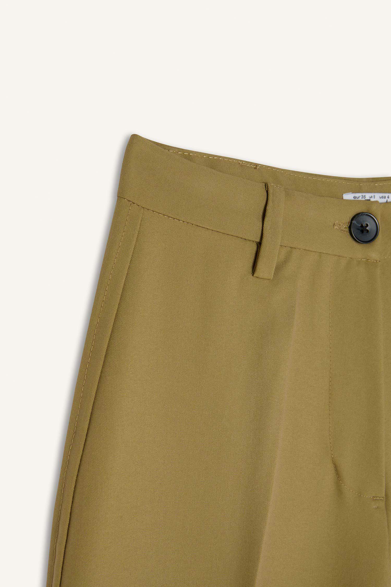 Стандартные брюки с высокой талией и широкими штанинами