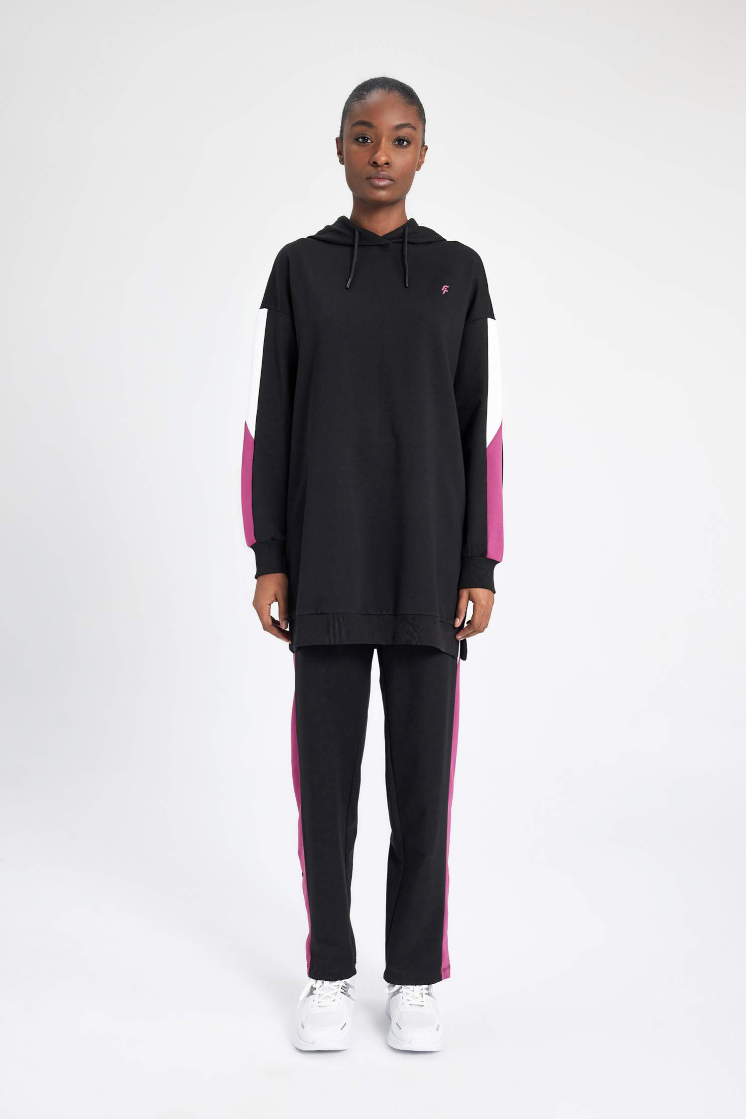 سويت شيرت رياضي بطبعة شعار قصة طويلة من DeFactoFit