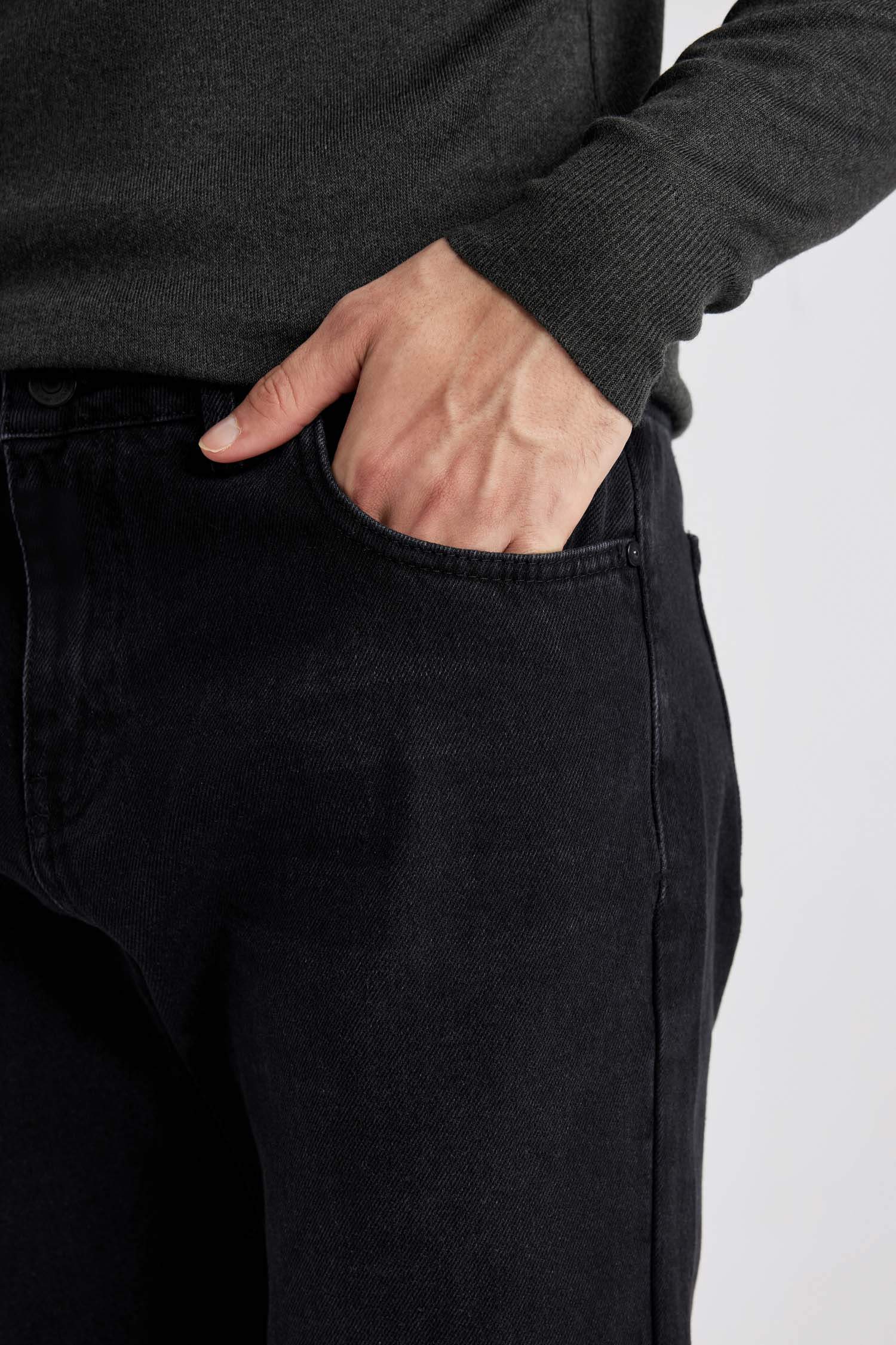 بنطرون جينز قصة مستقيمة وخصر عادي