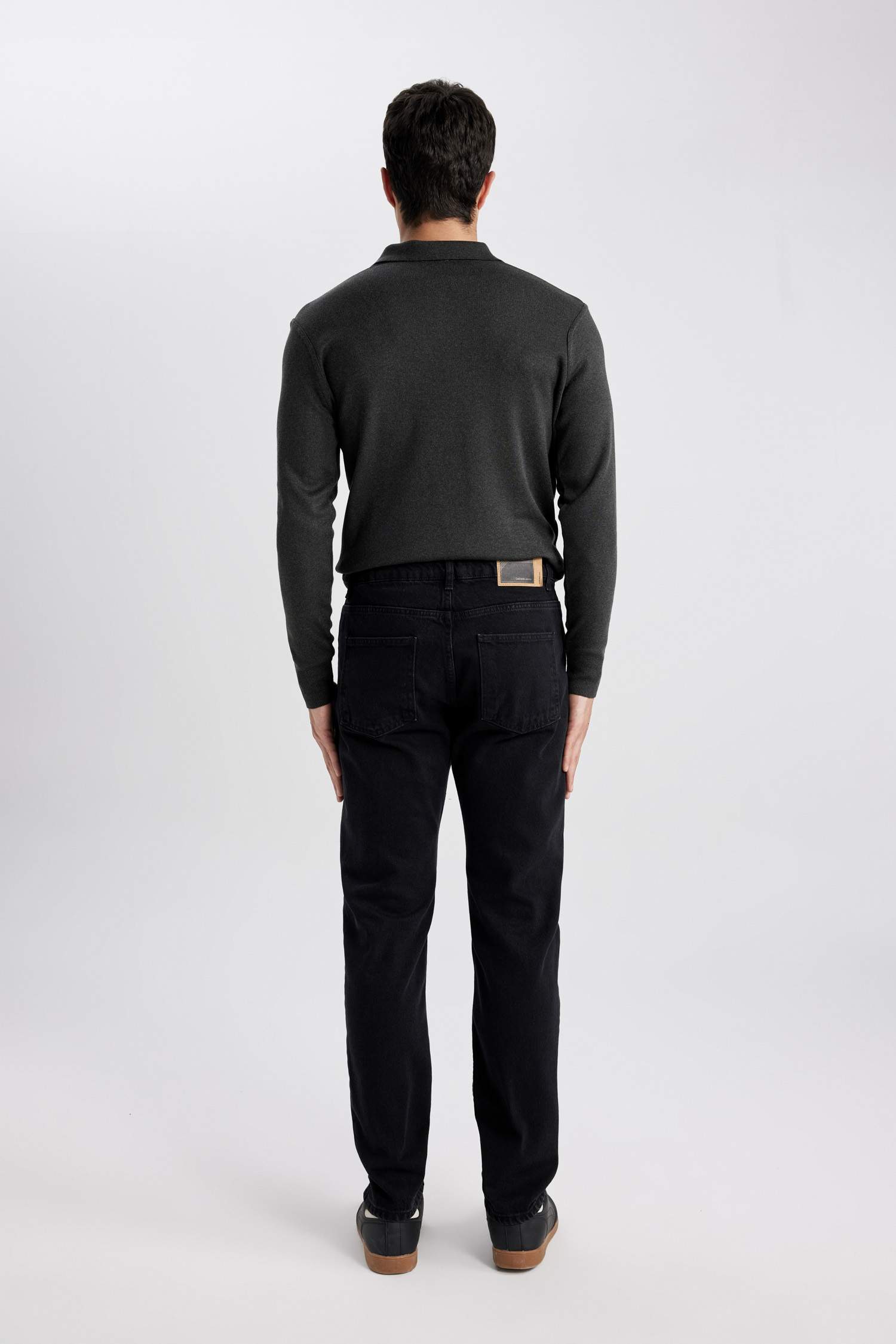 بنطرون جينز قصة مستقيمة وخصر عادي