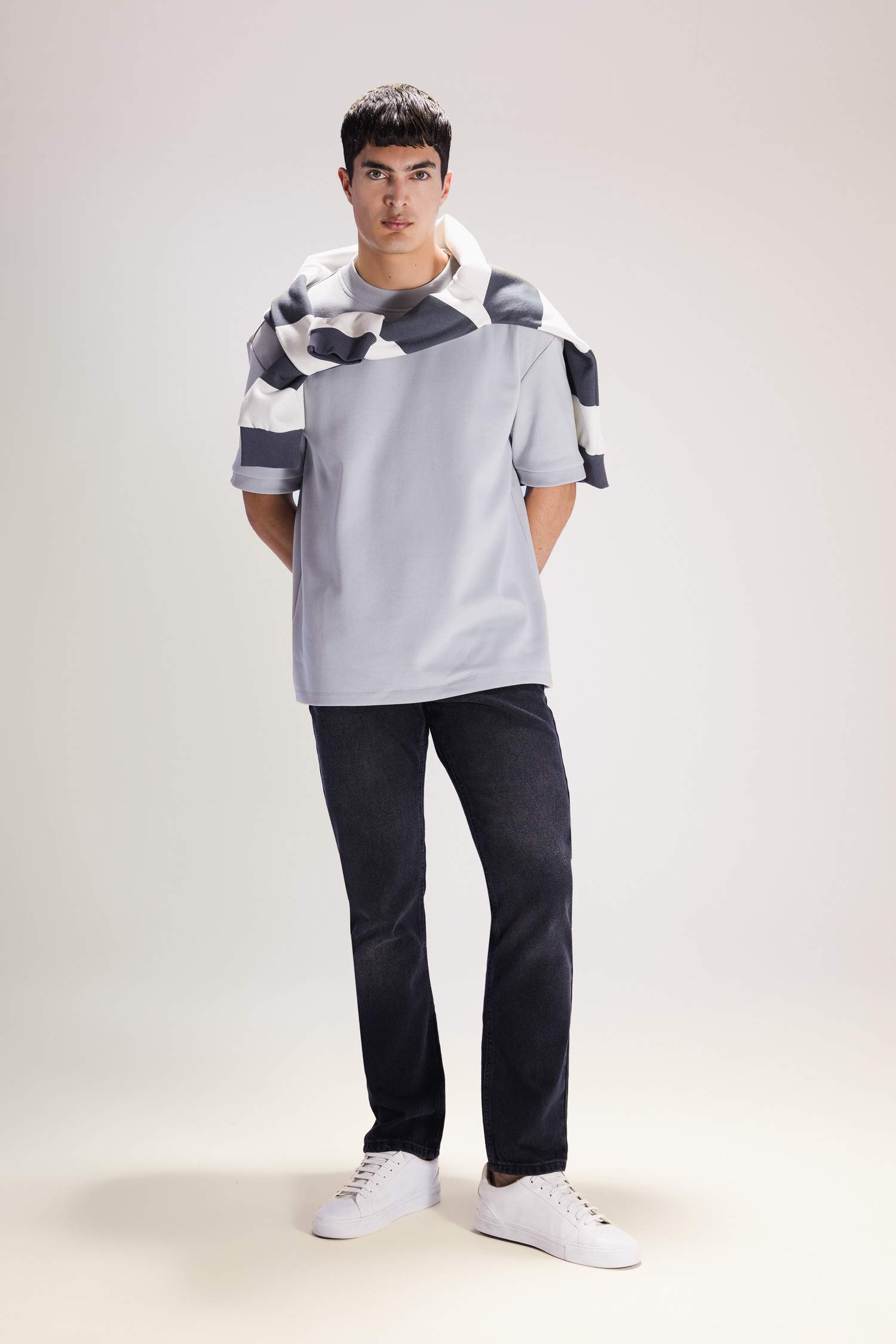 بنطرون جينز قصة مستقيمة وخصر عادي