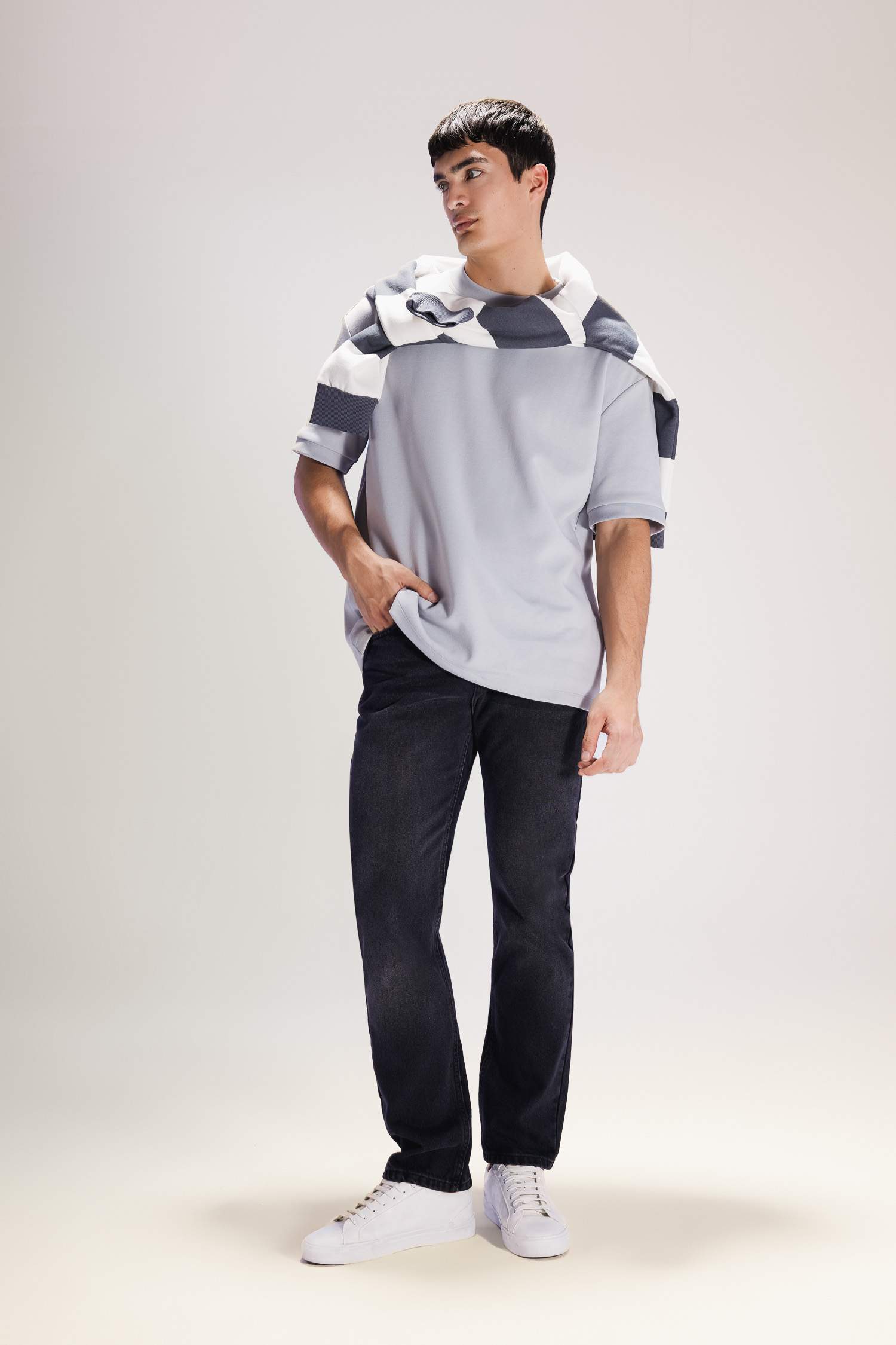 بنطرون جينز قصة مستقيمة وخصر عادي