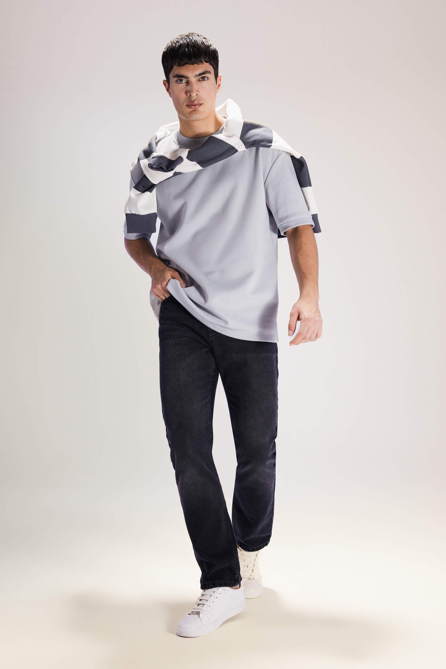 بنطرون جينز قصة مستقيمة وخصر عادي