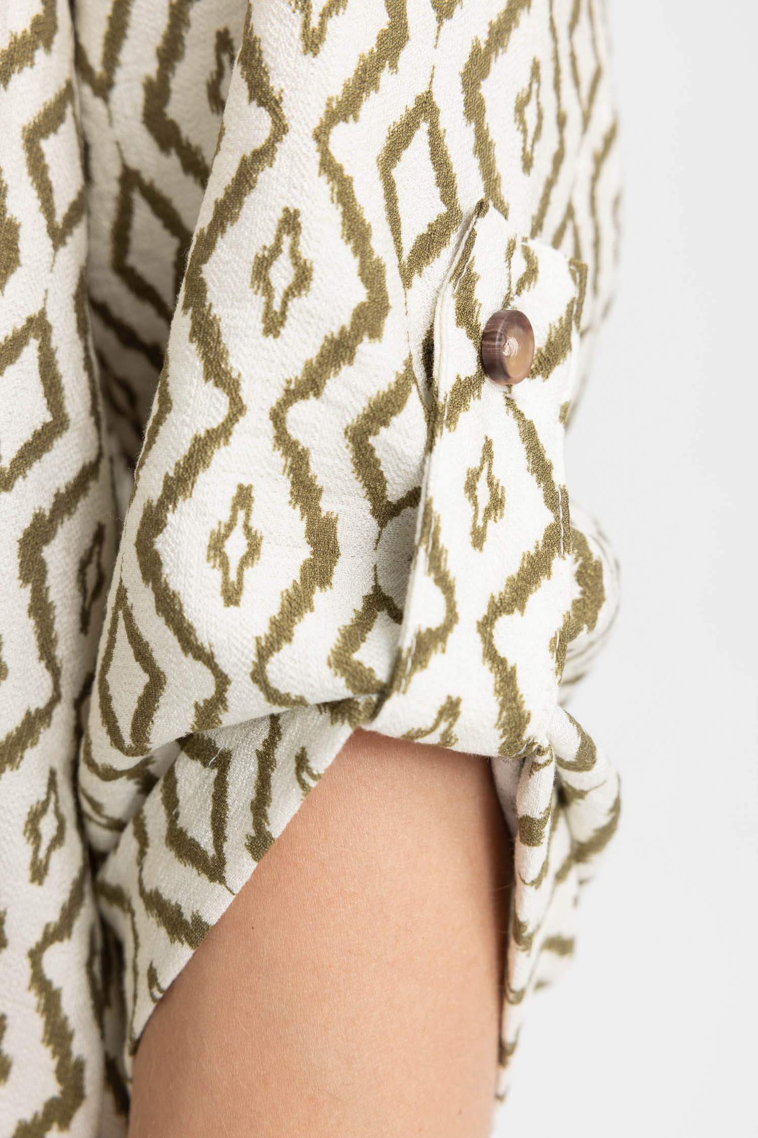 قميص كم طويل قصة عادية بياقة V