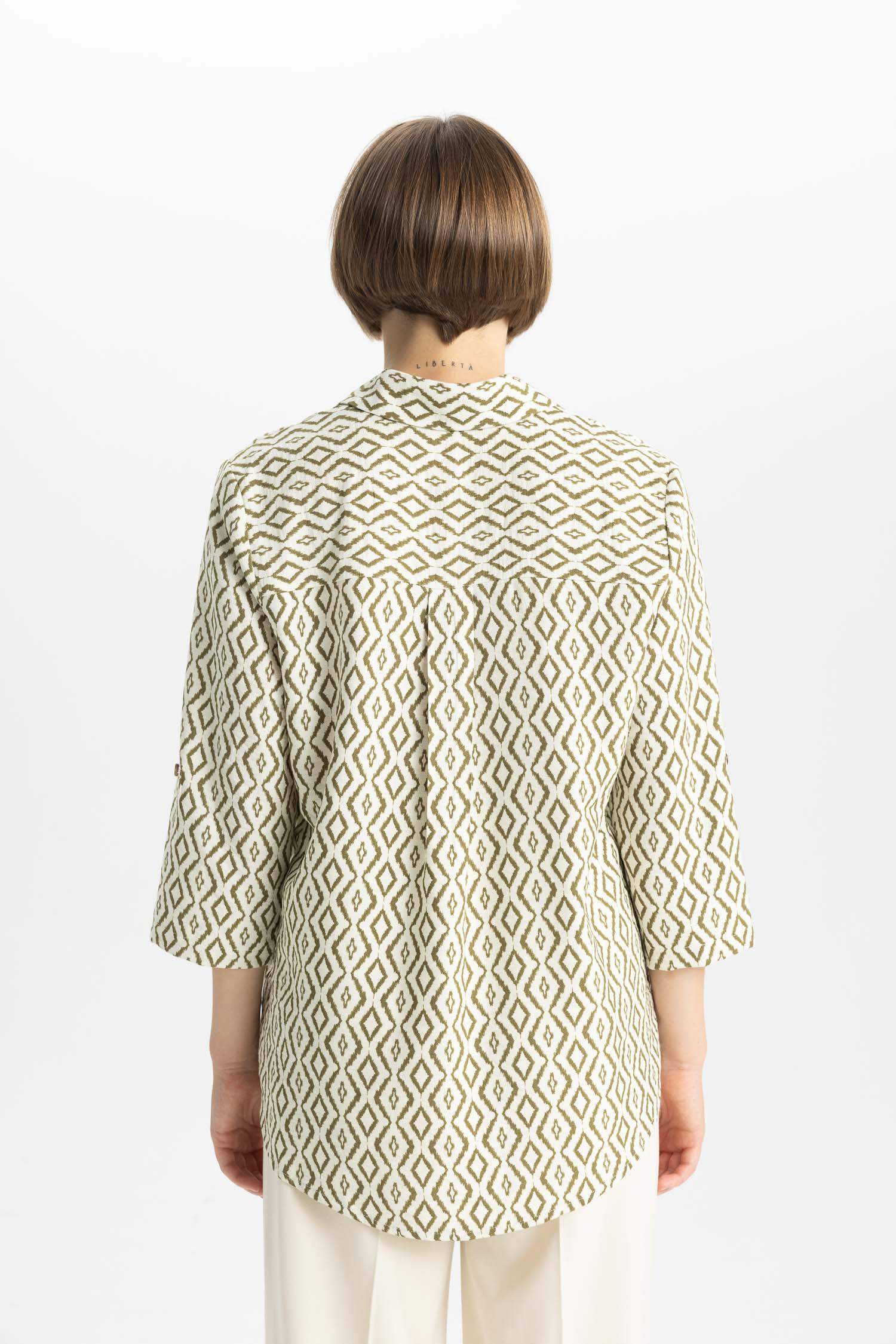 قميص كم طويل قصة عادية بياقة V