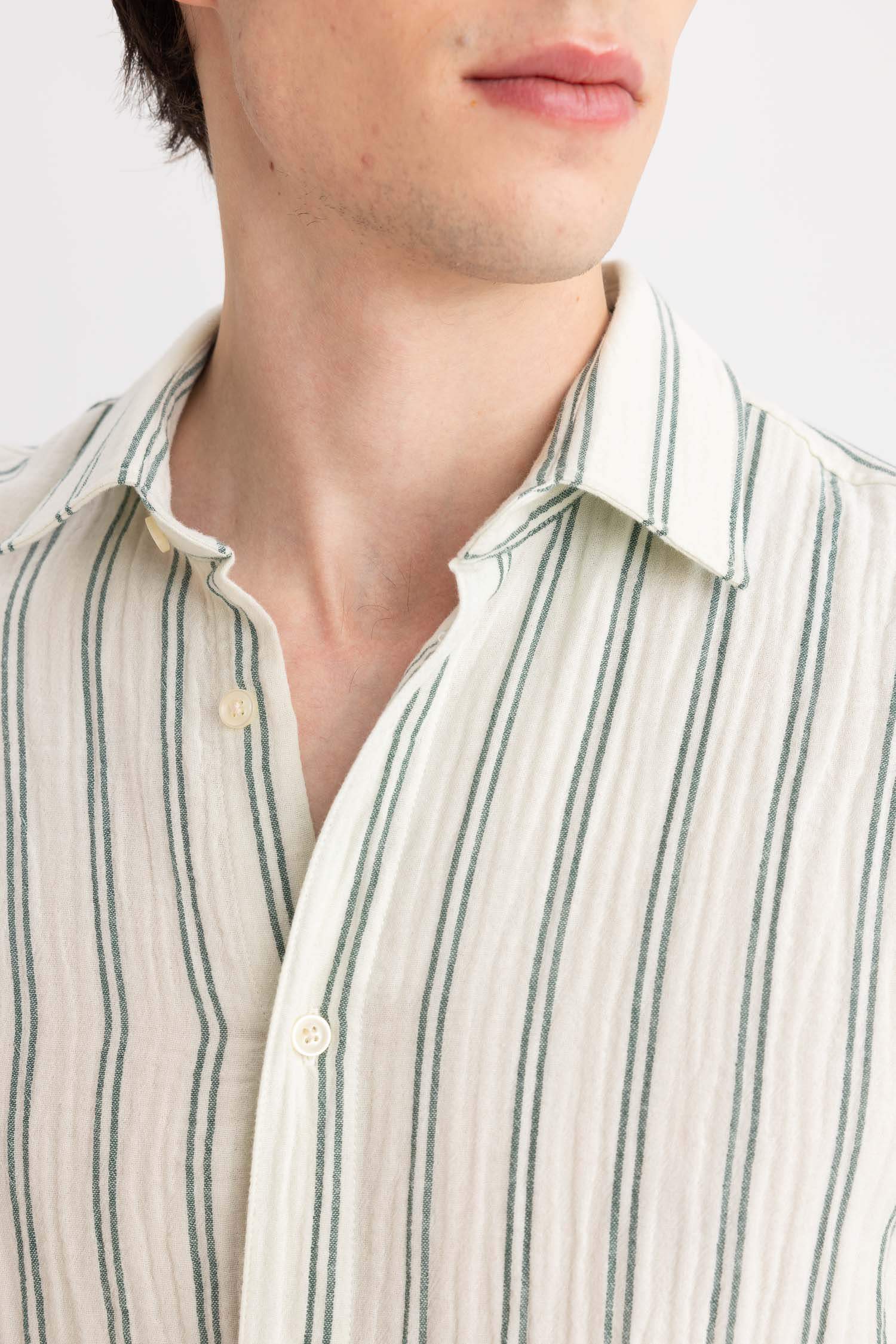 قميص بولو مخطط كم طويل قصة عادية