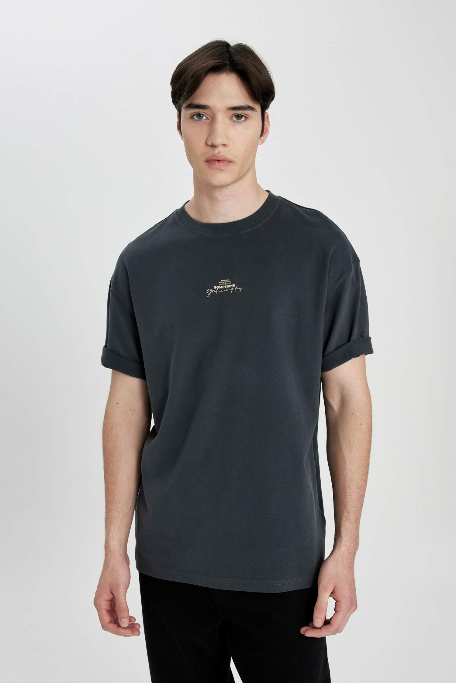 Comfort Fit Crew Neck Printed Short Sleeve T-Shirt