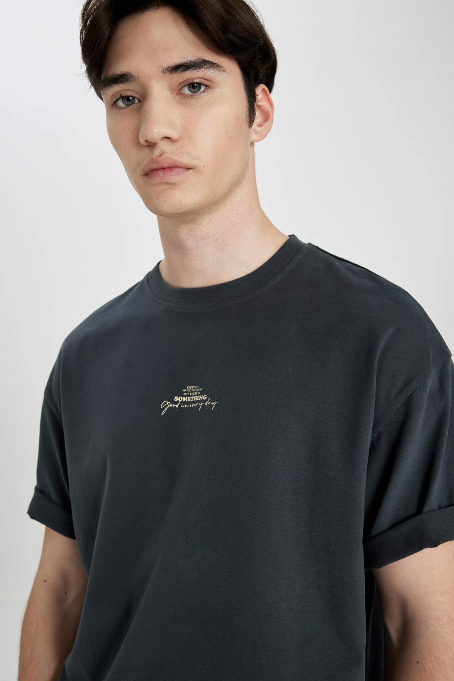 Comfort Fit Crew Neck Printed Short Sleeve T-Shirt