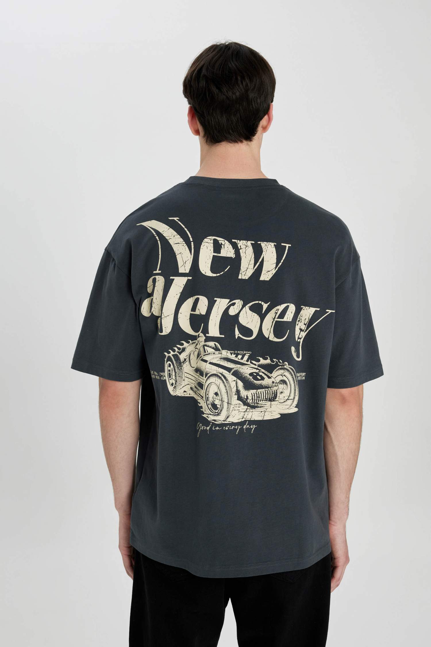 تيشيرت مطبوع قصة مريحة بياخة مستديرة