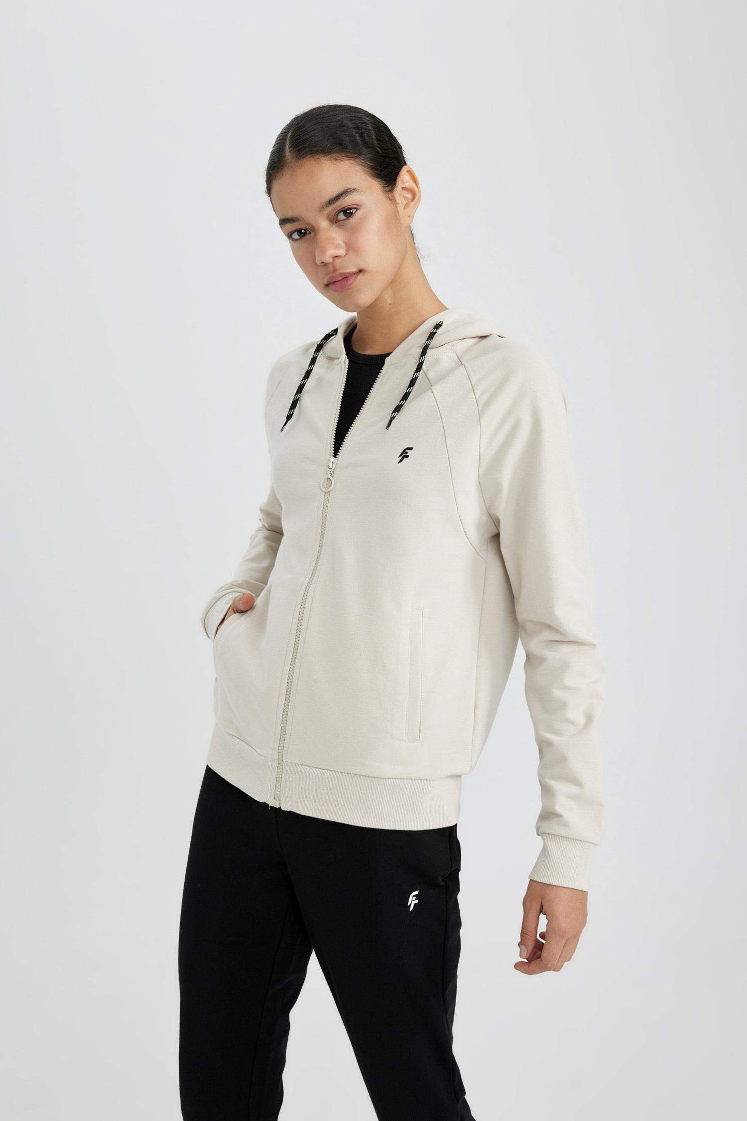 سويتر قصة عادية بياخة بسحاب من DeFactoFit