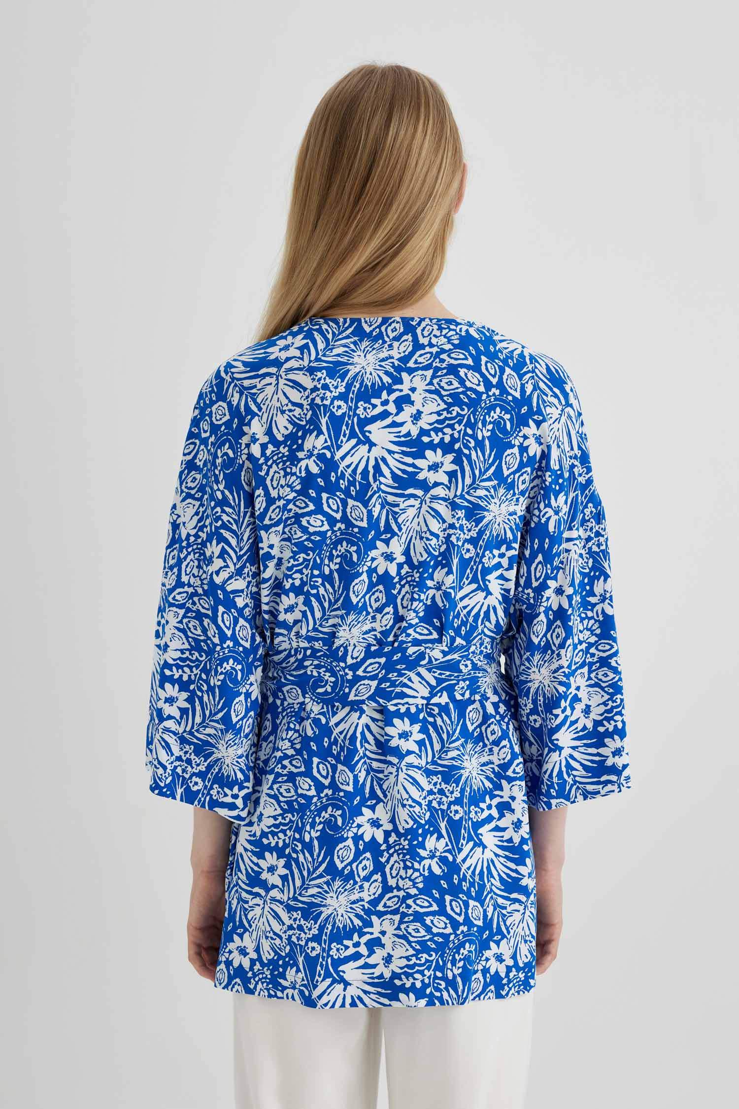 بلوزة اوفر سايز بياقة شال