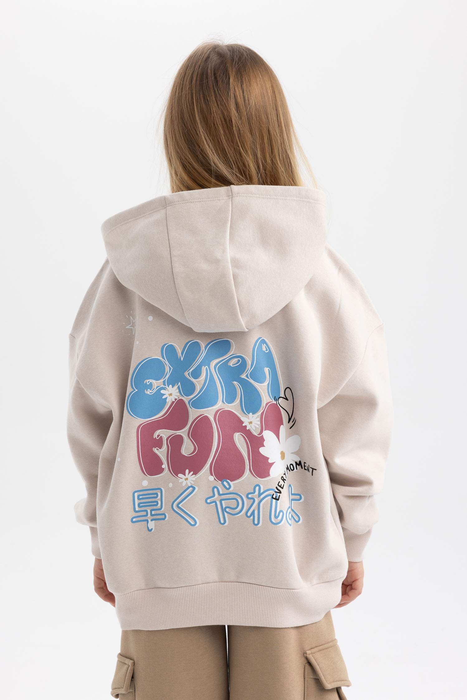 سويت شيرت بناتي اوفر سايز بجيب ببطانة ناعمة