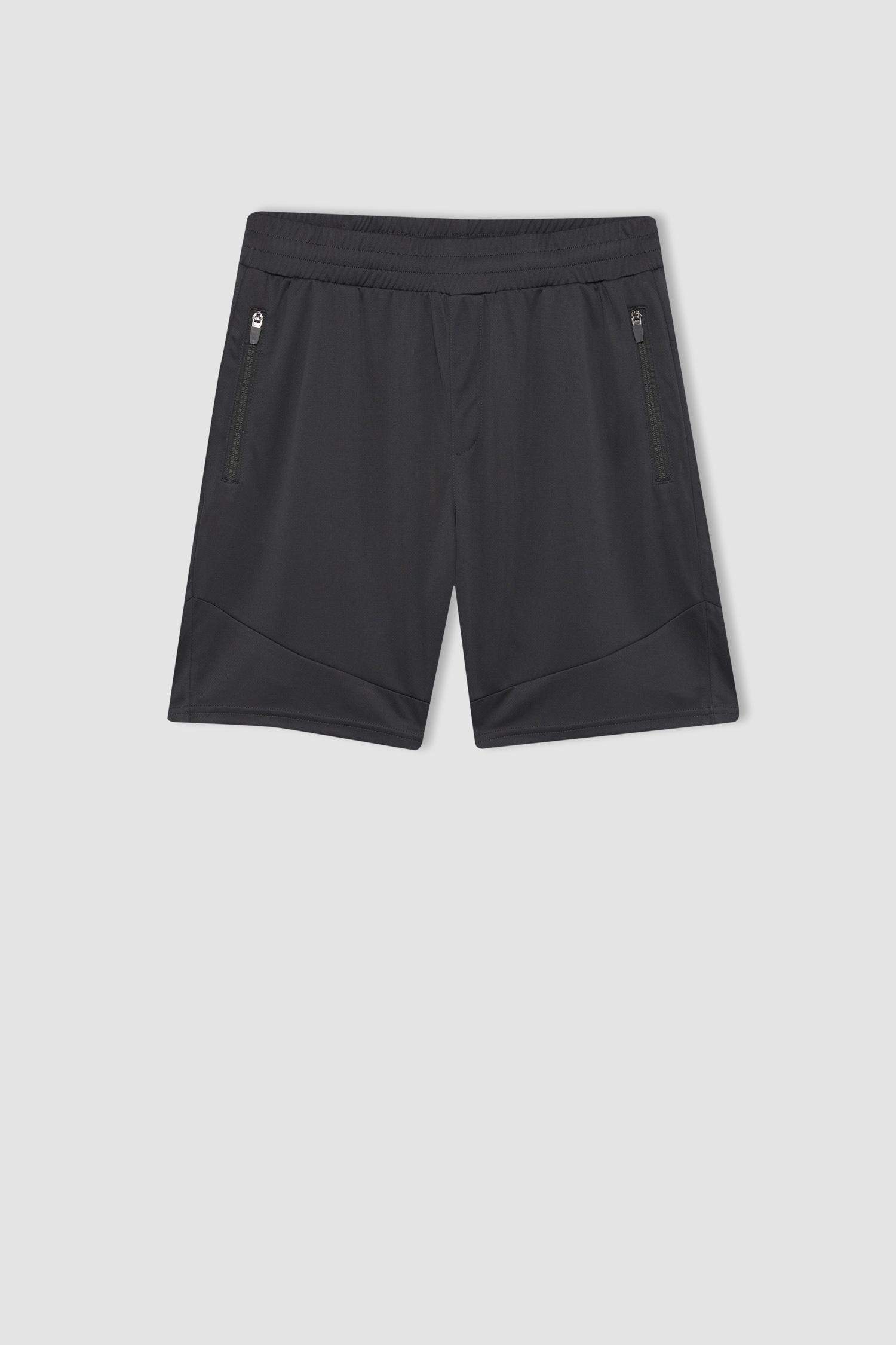 شورت رياضي قصير سليم فيت من DeFactoFit