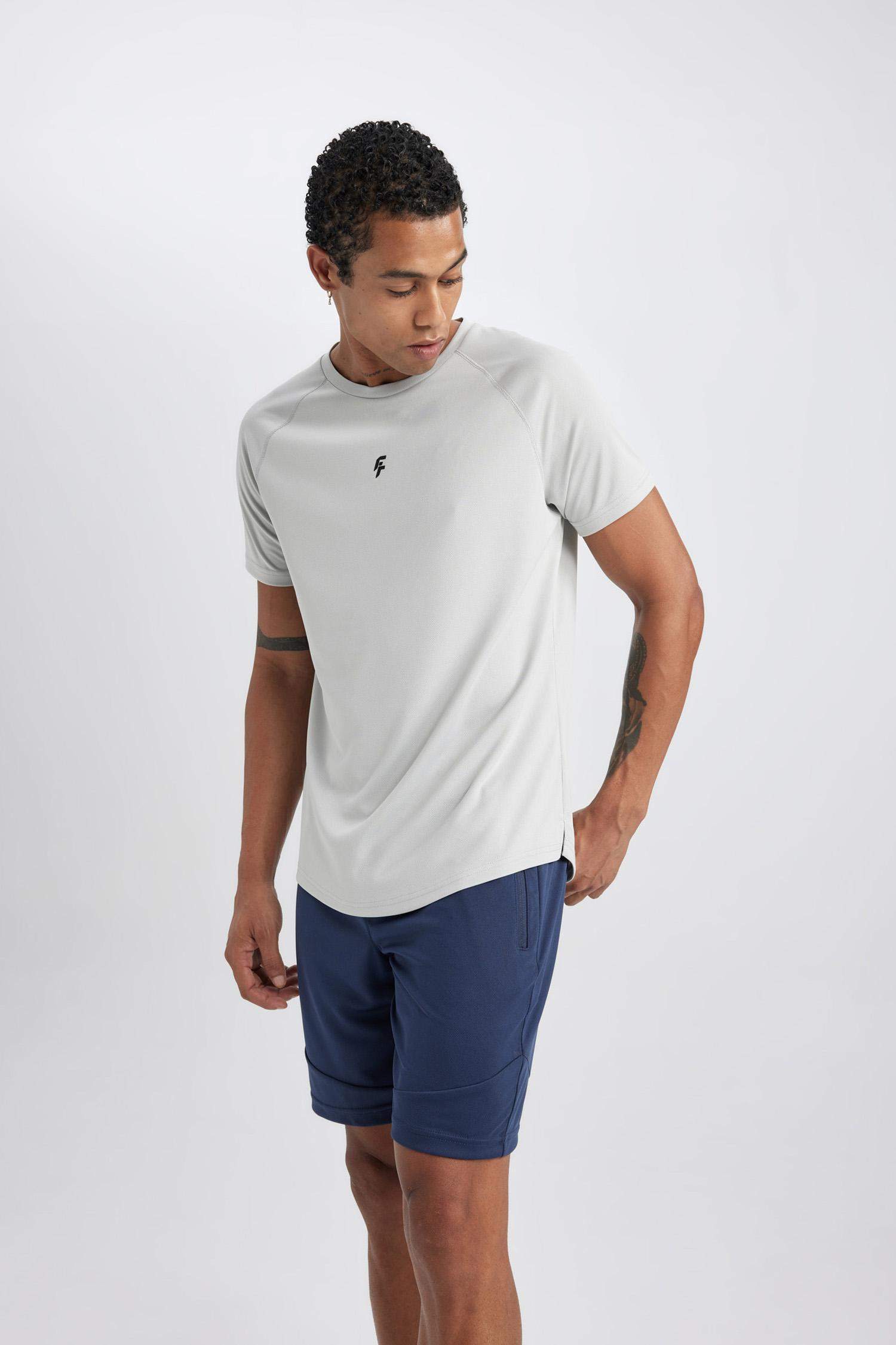 شورت رياضي قصير كحلي سليم فيت من DeFactoFit